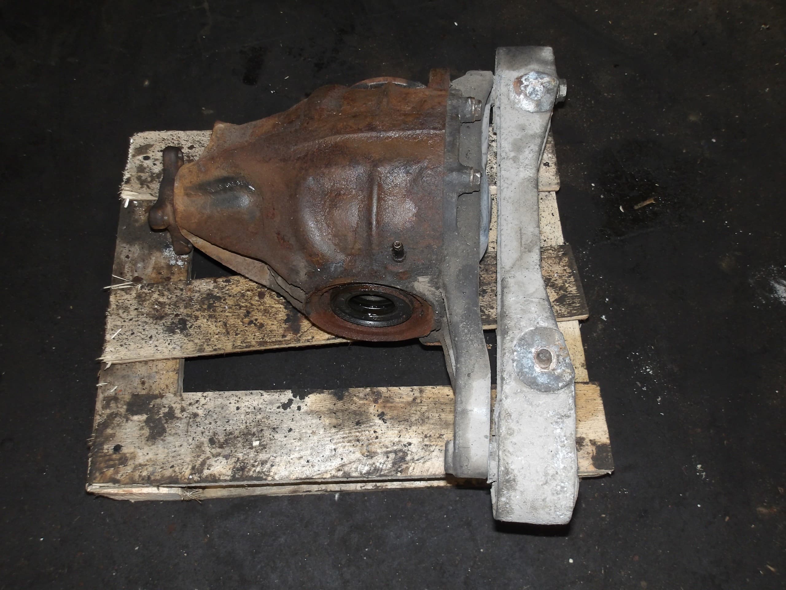 Recambio Mercedes Vito A6393510208 usado 3