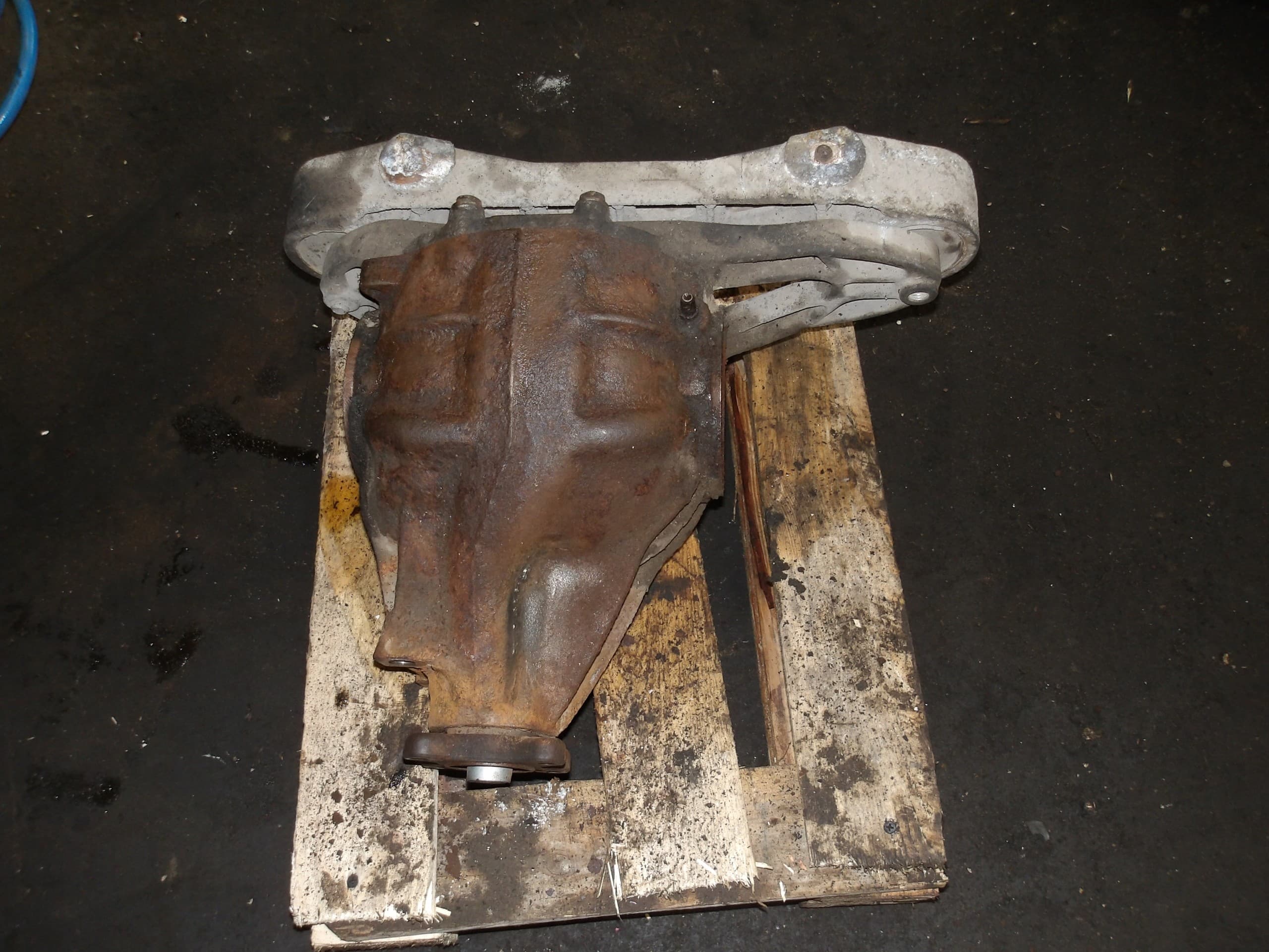 Recambio Mercedes Vito A6393510208 usado 4