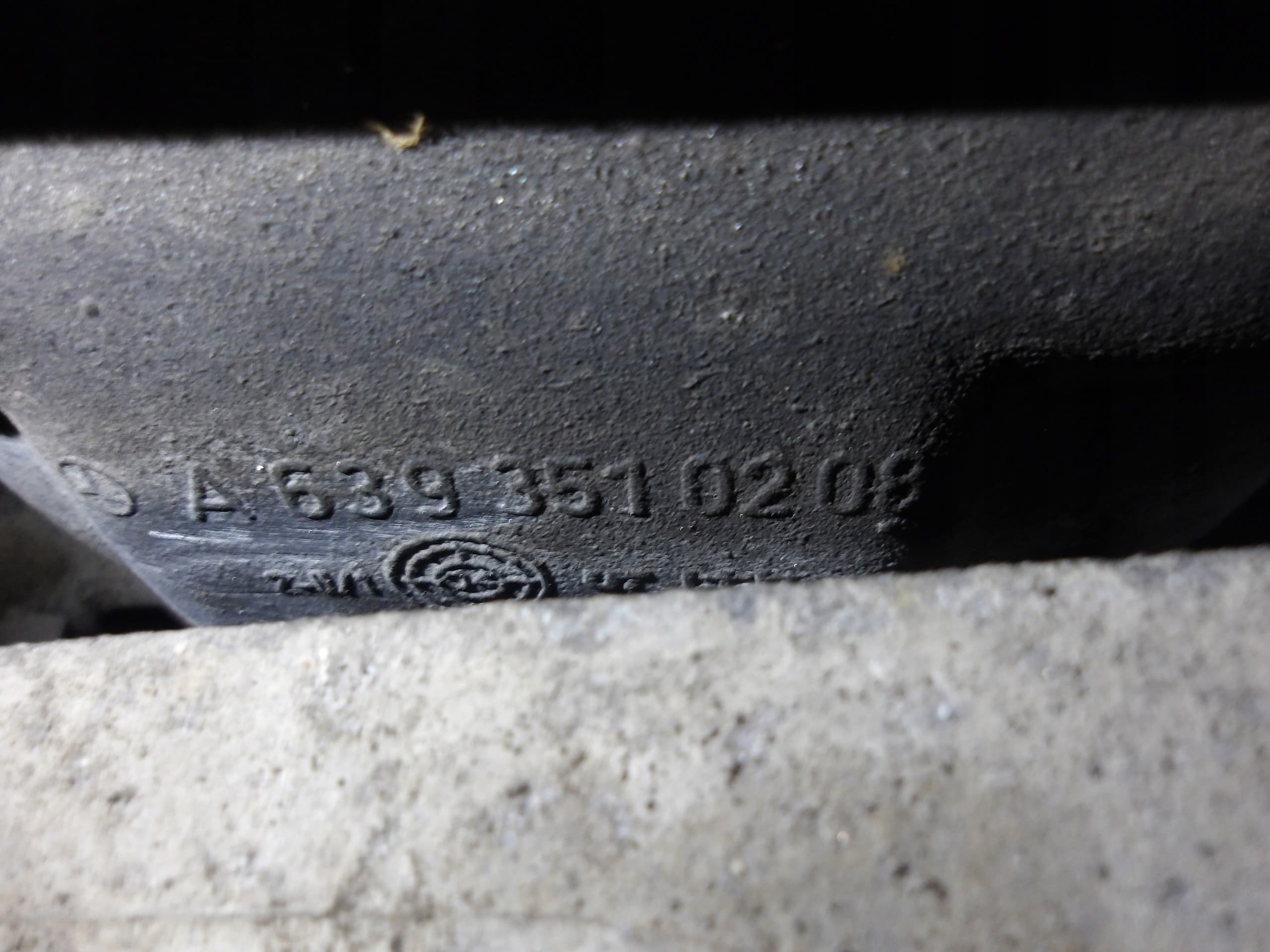 Recambio Mercedes Vito A6393510208 usado 8