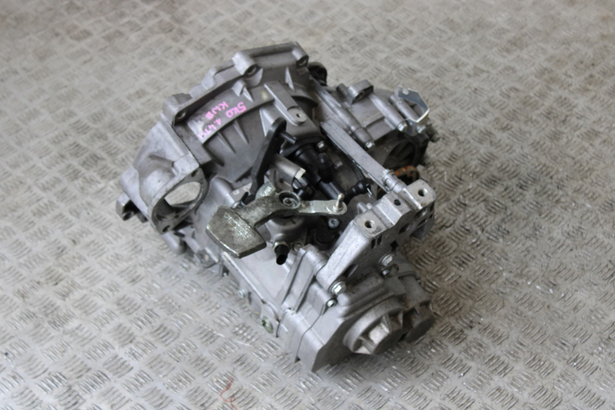 Caja de Cambios Manual Kwb para VW Golf VI 6 5K0 1.4 TSI usado 2