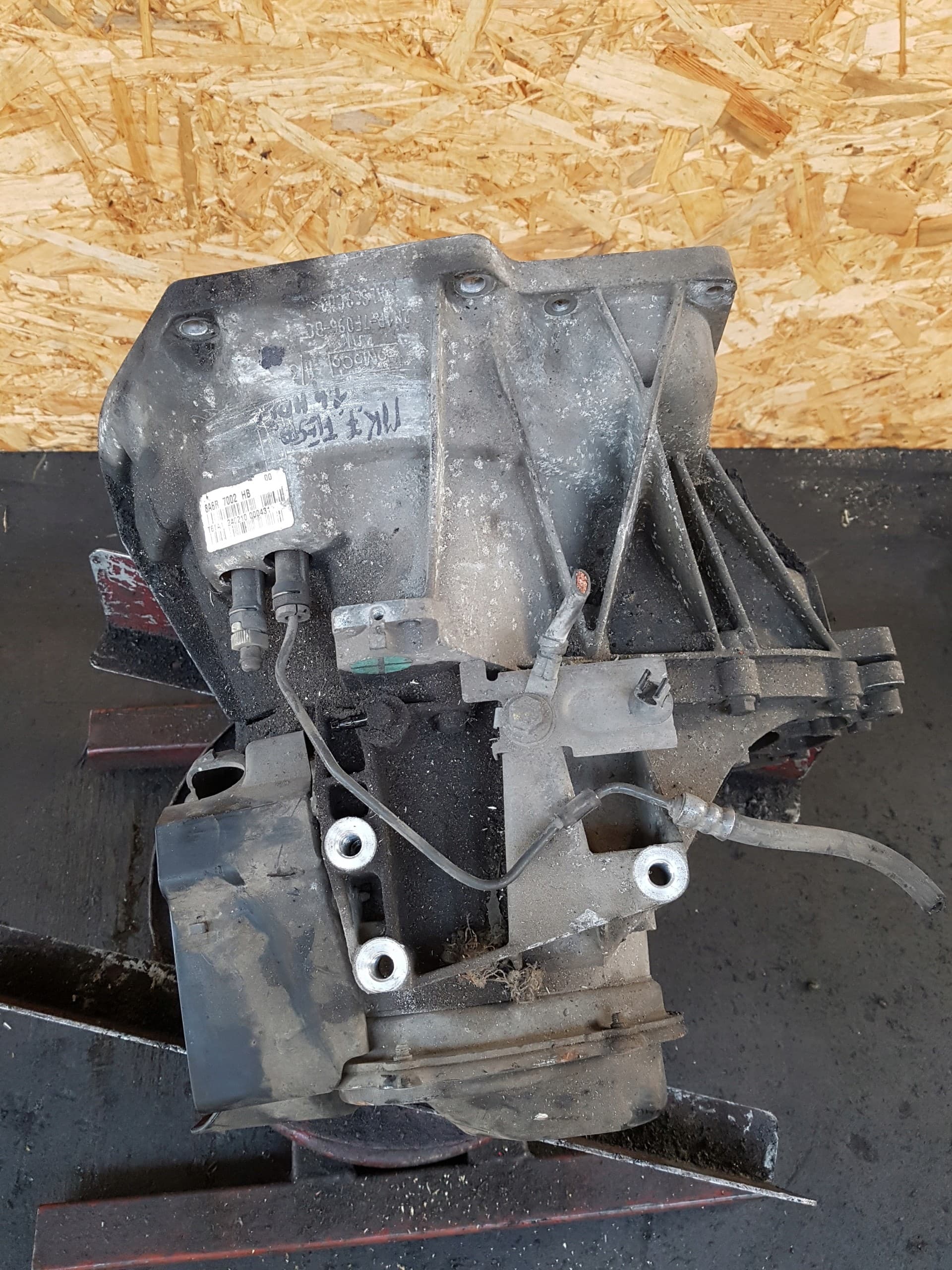 Caja de Cambios Manual Ford Fiesta MK7 8A6R7002HB usado 3