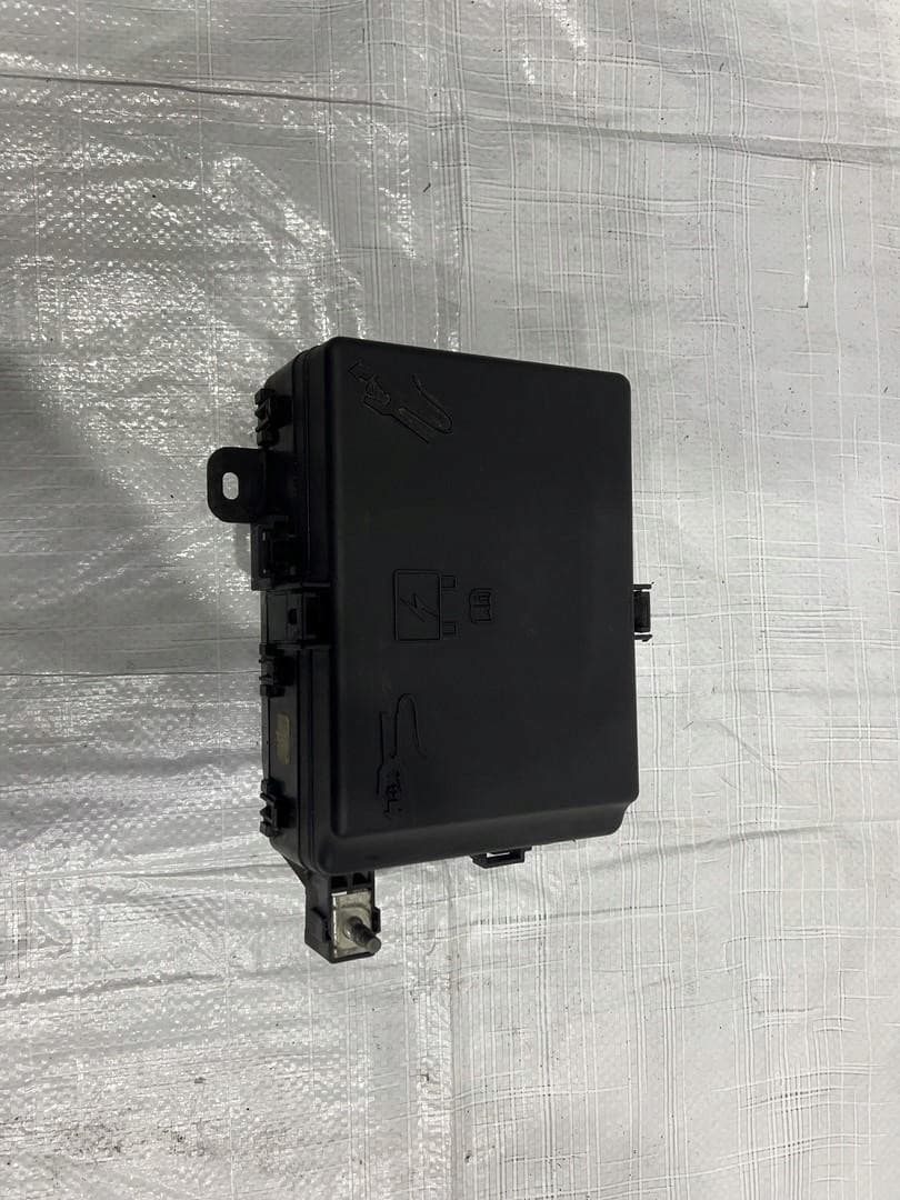 Caja de Fusibles Maserati Levante 670033325 usado