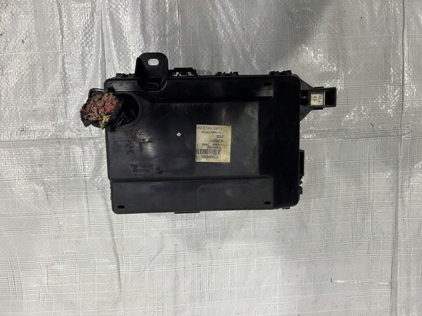 Caja de Fusibles Maserati Levante 670033325 usado 2