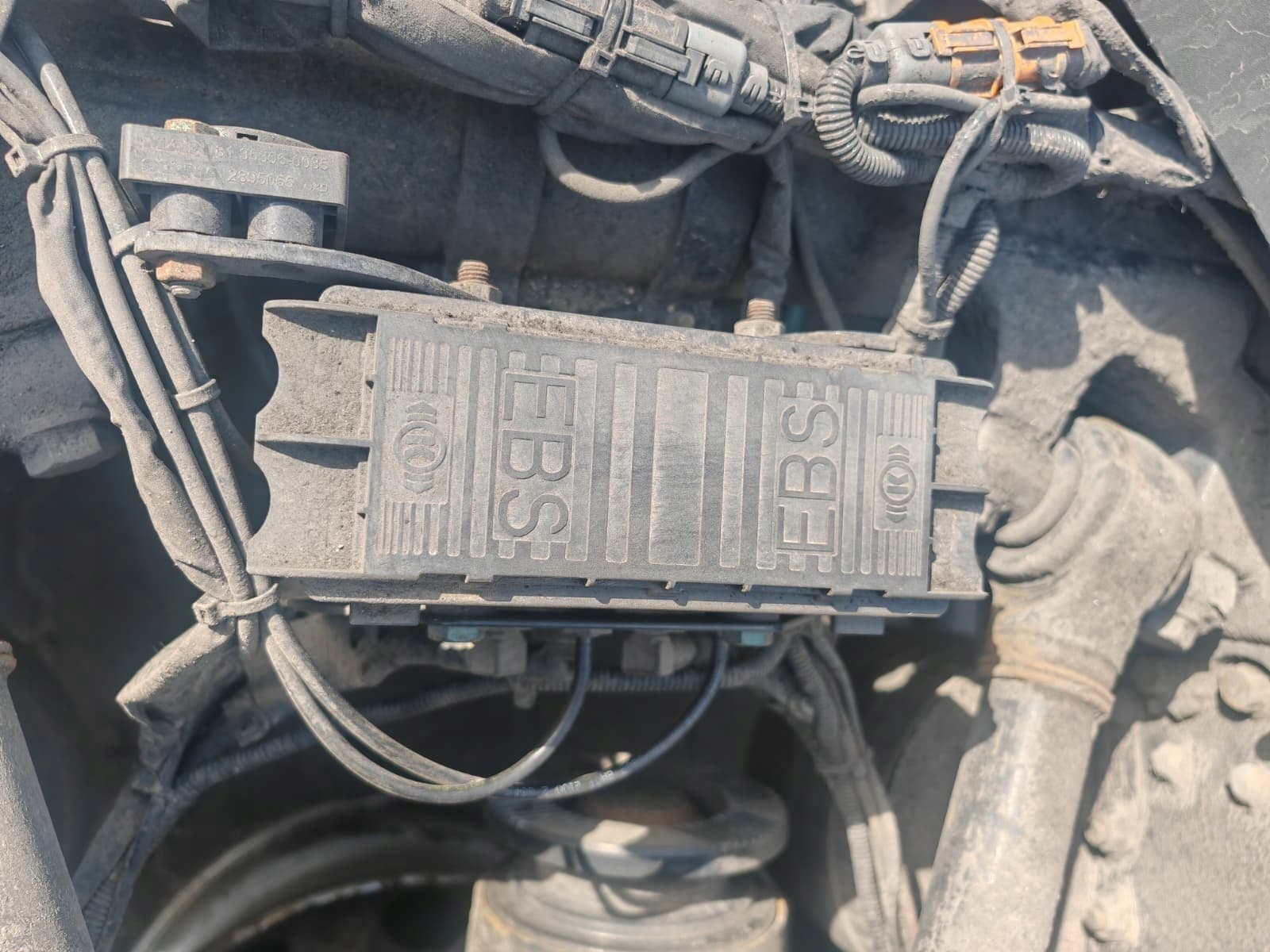 Válvula Modulator Ebs Trasera K050210 Man 81521066069 usado
