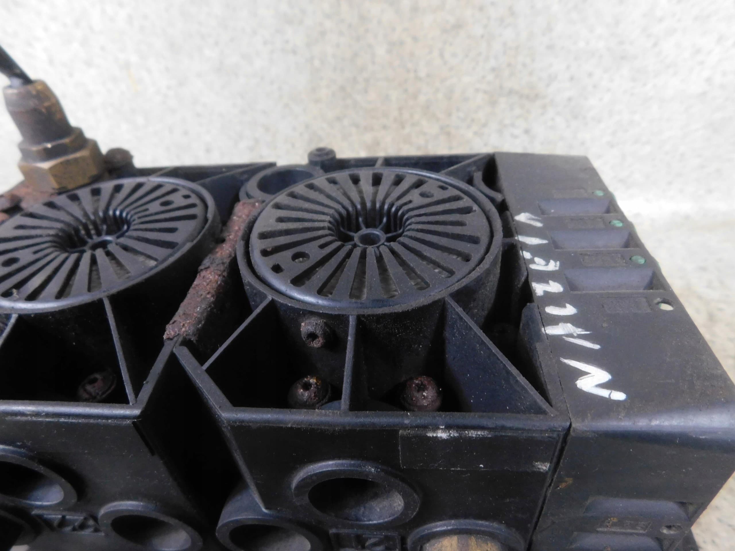 Válvula Ebs Haldex para Semirremolque Renault Magnum DXi usado 5
