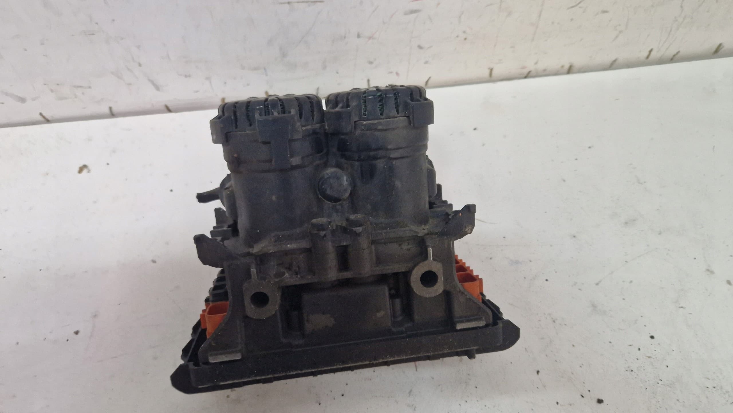 Válvula moduladora Ebs Man Tgx Tgs 81521066068 Euro 6 usado 2