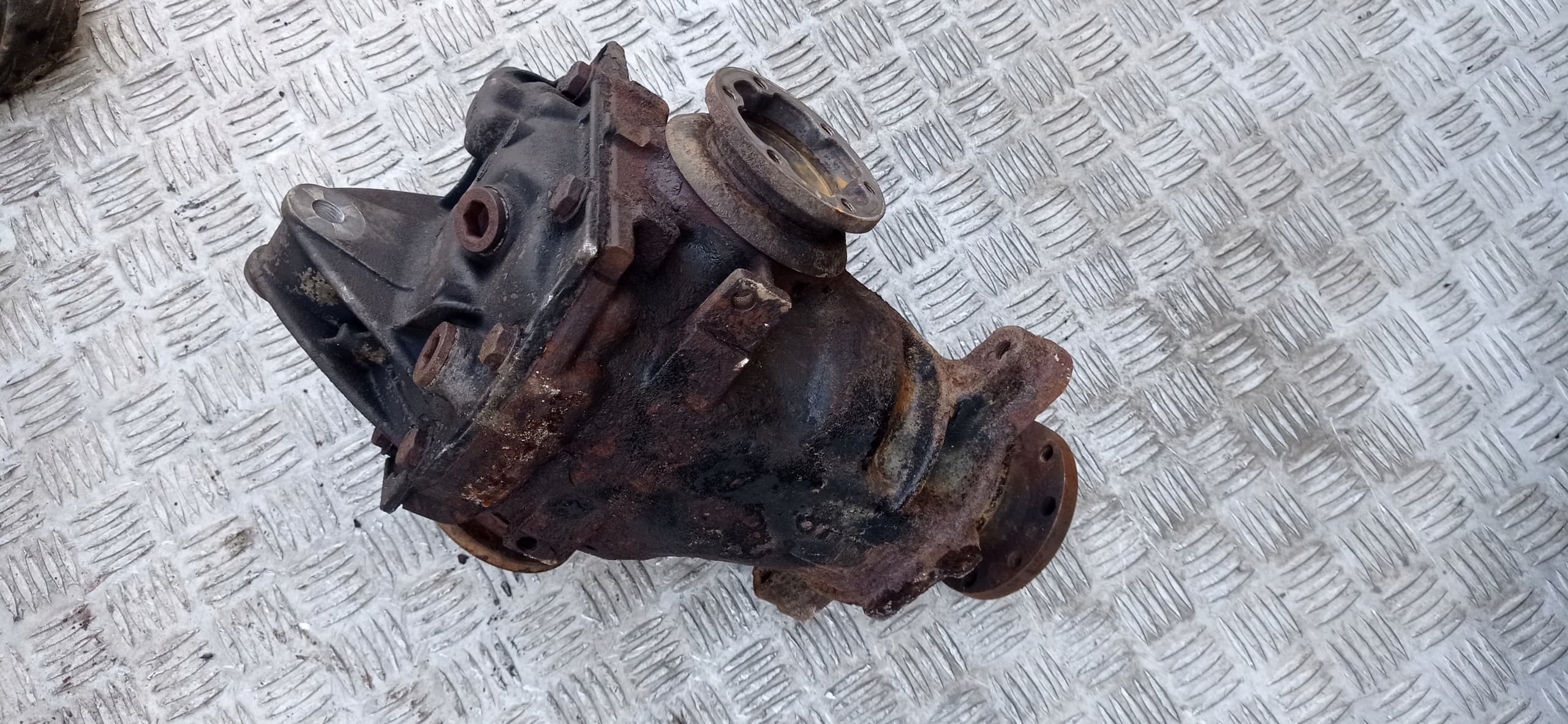 Puente trasero diferencial 3.23 BMW E46 usado 7