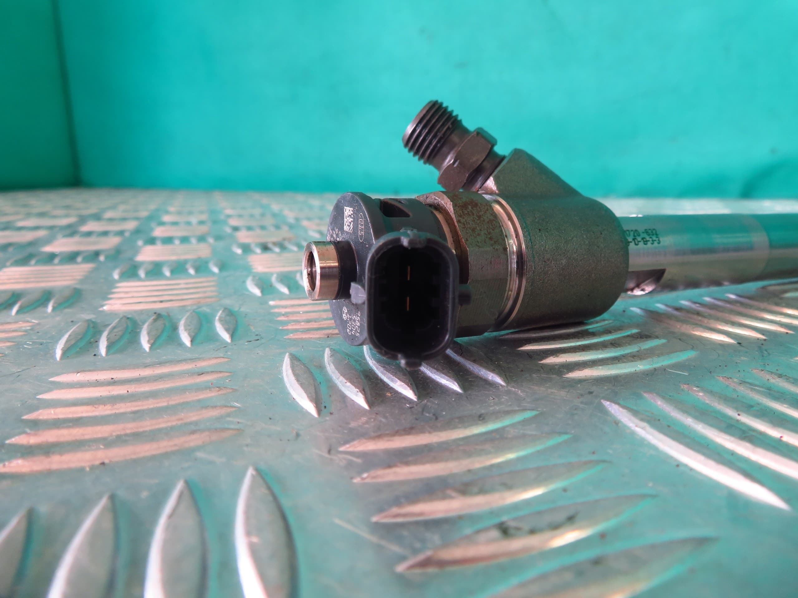 Inyector Bosch 0445110955 original para Peugeot 308 y 3008 nuevo 9