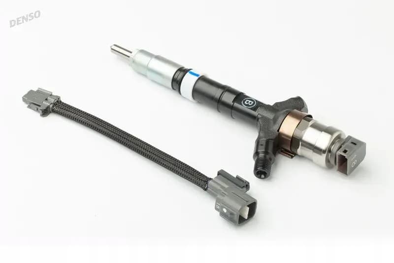 Inyector DCRI100740 Denso nuevo 2