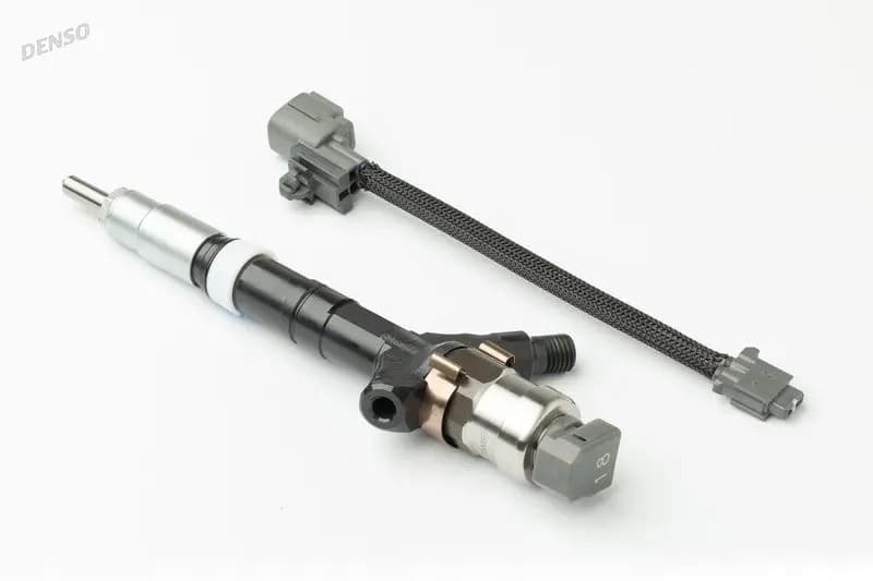 Inyector DCRI100740 Denso nuevo 4