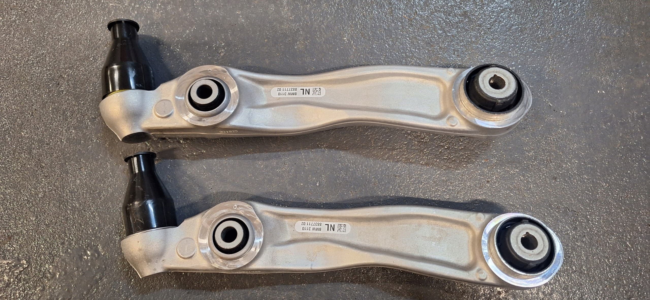 Brazo de control delantero izquierdo BMW 5 G60 530E 8837711 nuevo
