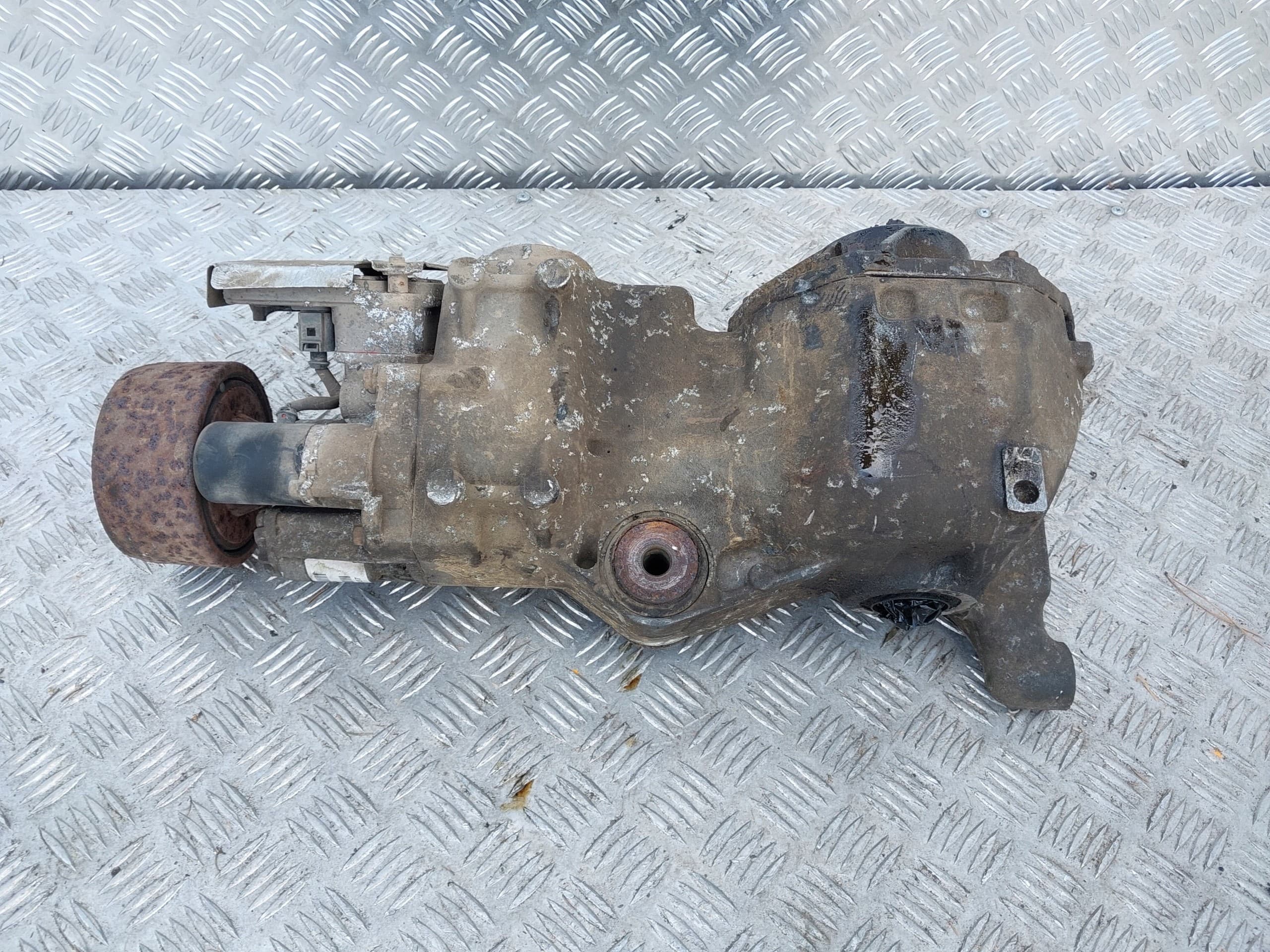 Diferencial Trasero 6520113690 P31219250 Volvo XC70 II 2.4 D5 usado 6