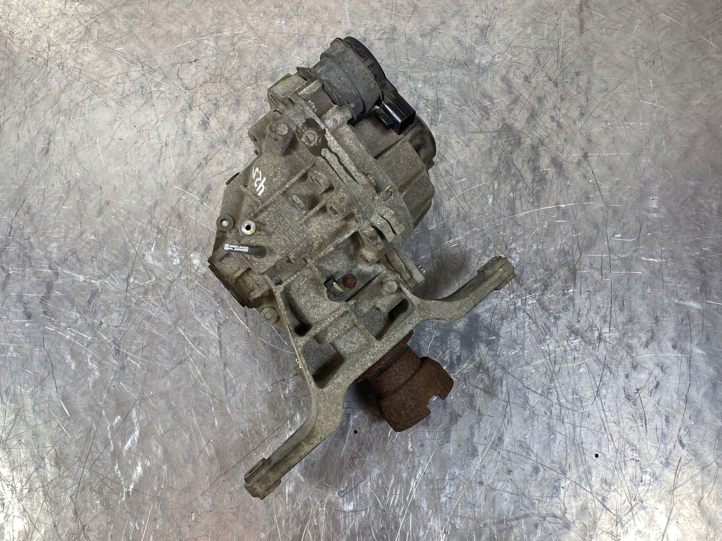 Diferencial Trasero Ford Escape IV 2022 10037244 usado 2