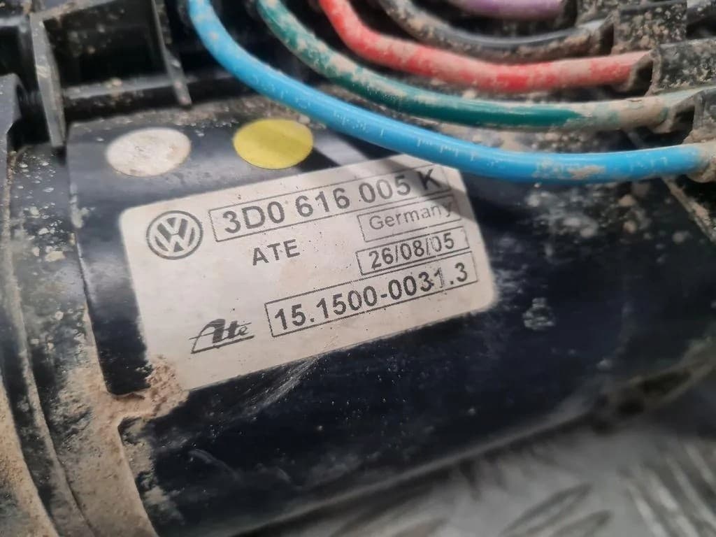 Compresor de suspensión VW Phaeton (3D) 3D0422885D 3.0L 2006 usado