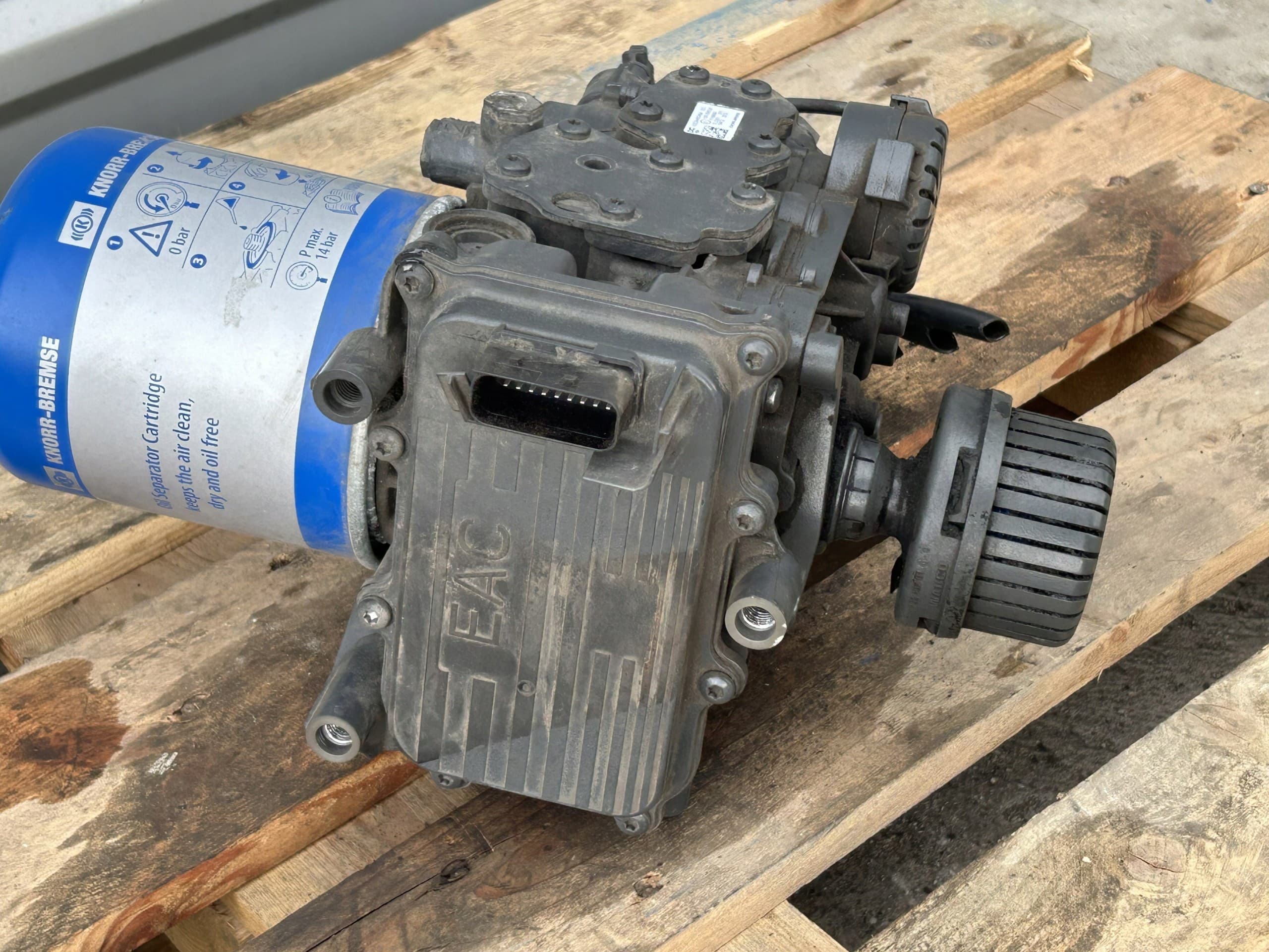 Secador de Aire Eapu Mercedes Actros MP5 EL2251 A0024460464 usado 2
