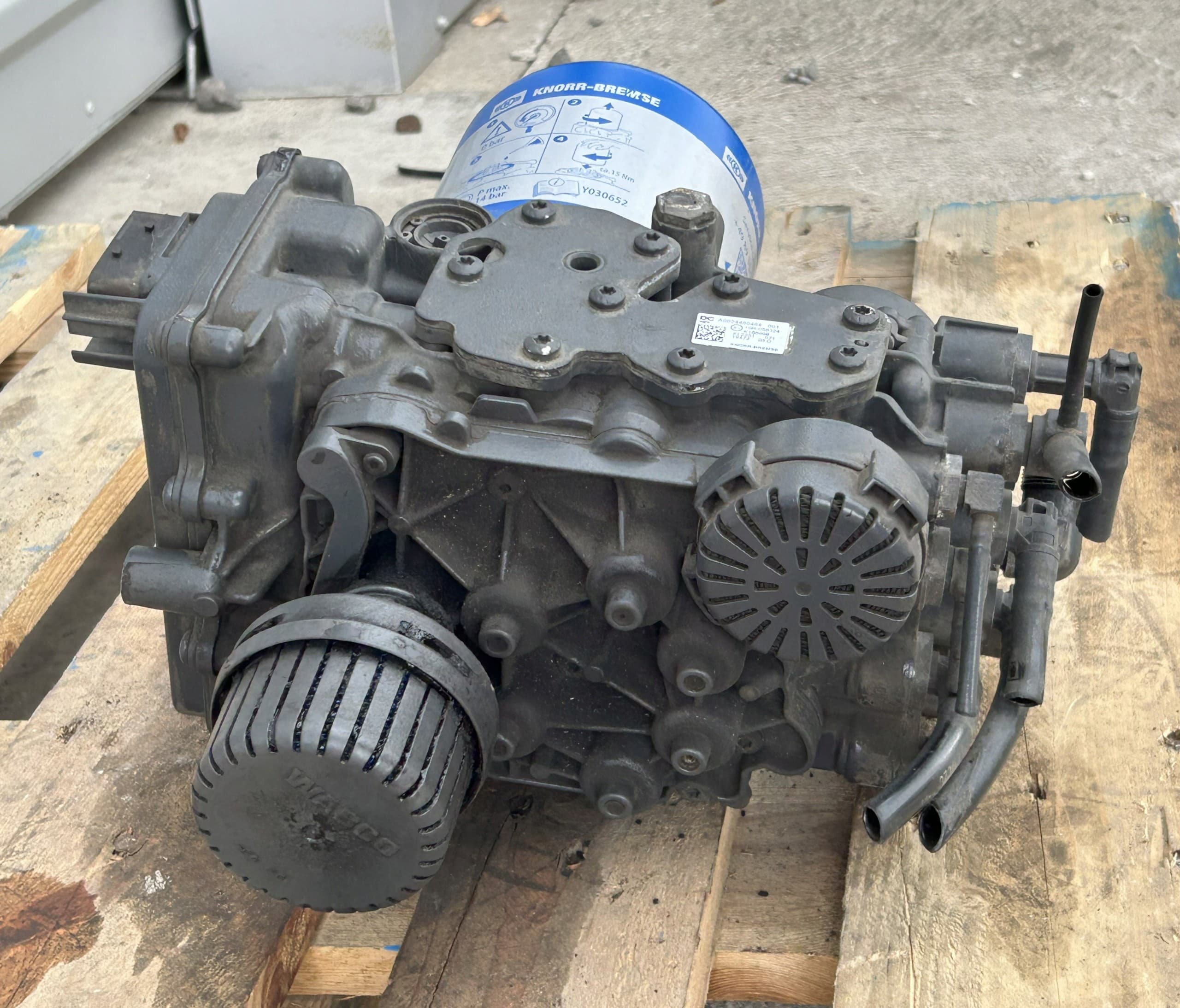 Secador de Aire Eapu Mercedes Actros MP5 EL2251 A0024460464 usado 5
