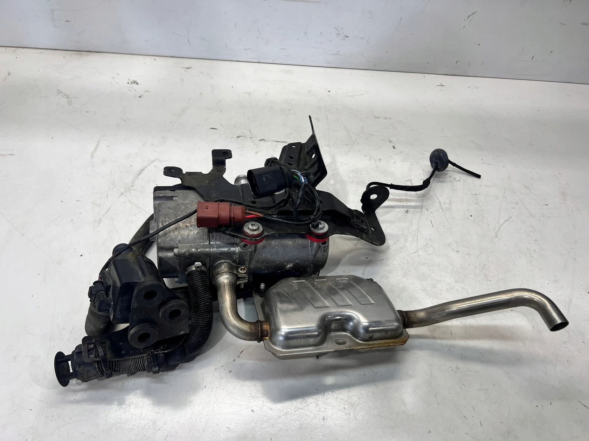 Calefactor Webasto Audi A4 B9 A5 8W0265081K usado 2