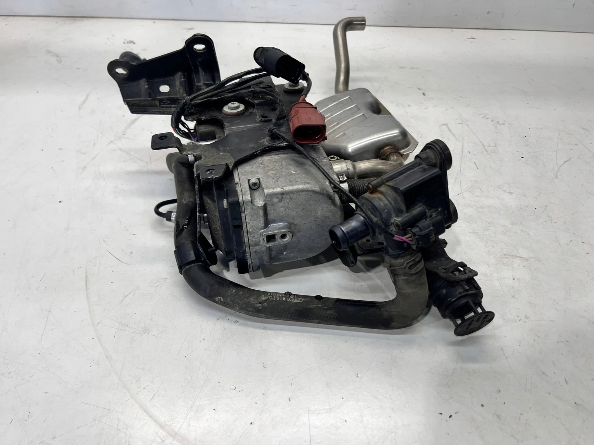 Calefactor Webasto Audi A4 B9 A5 8W0265081K usado 3