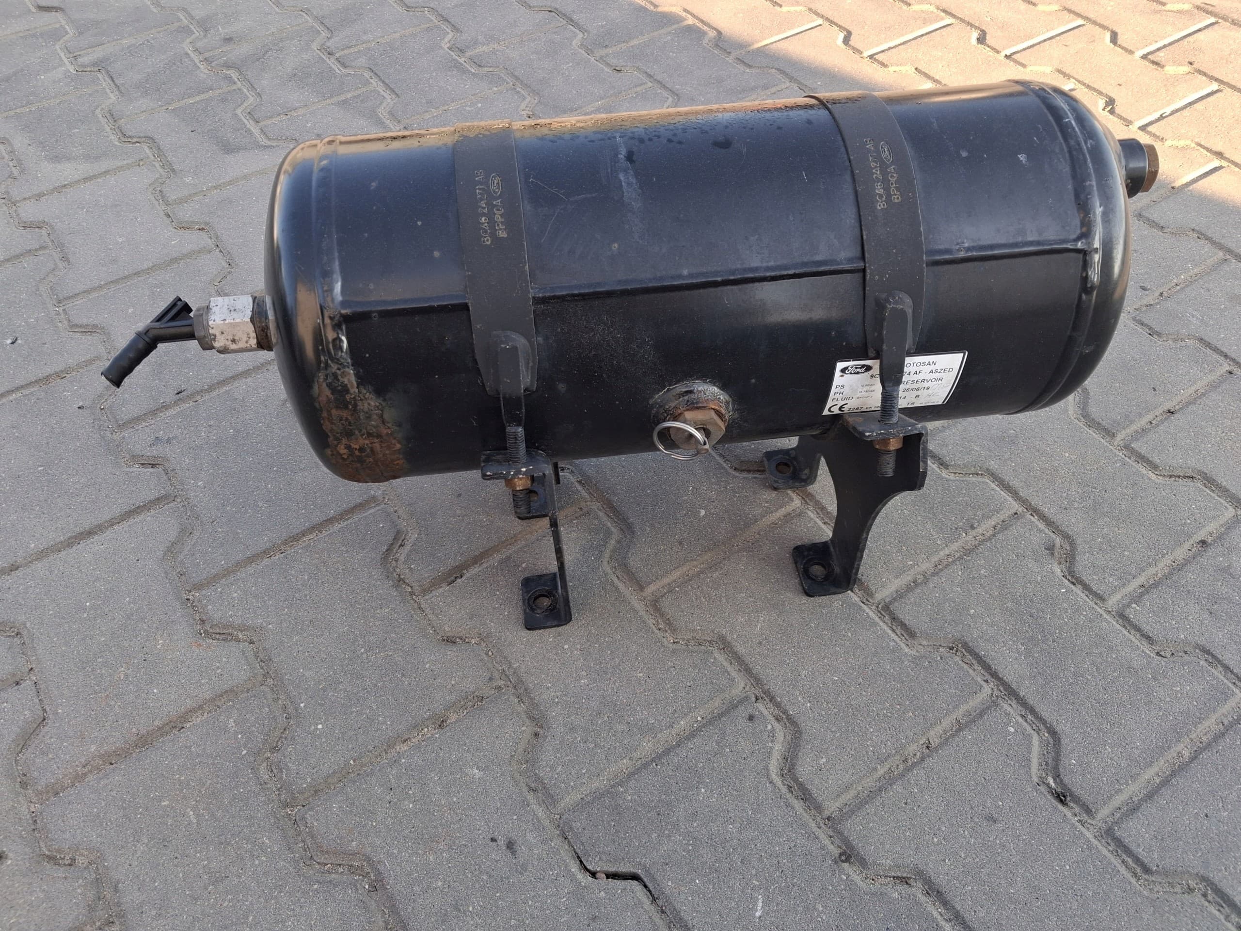 Soporte para depósito de aire 15L Ford F-Max Cargo usado