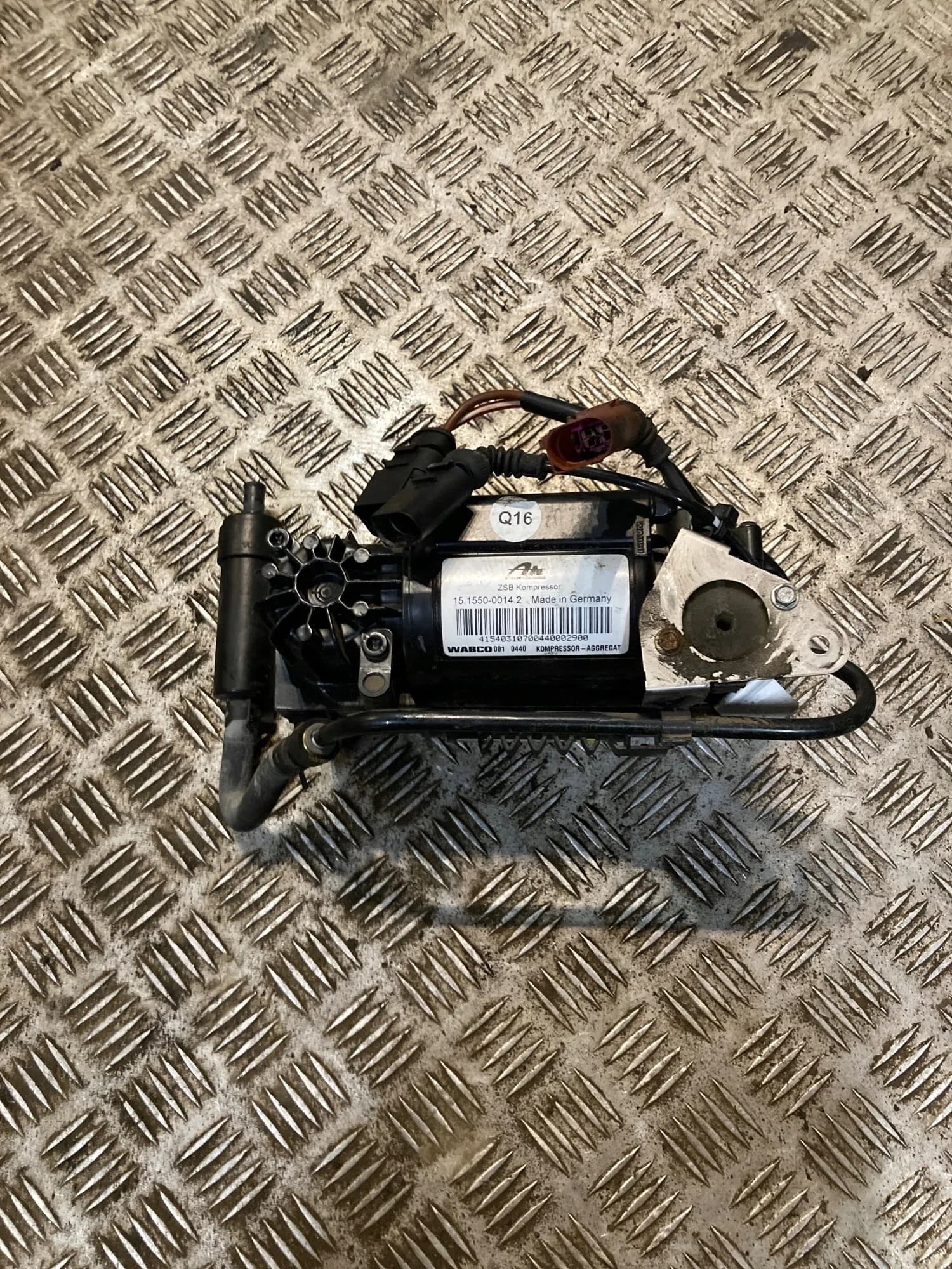 Compresor de suspensión VW Phaeton (3D) 3D0616005K 5.0L diesel usado 2