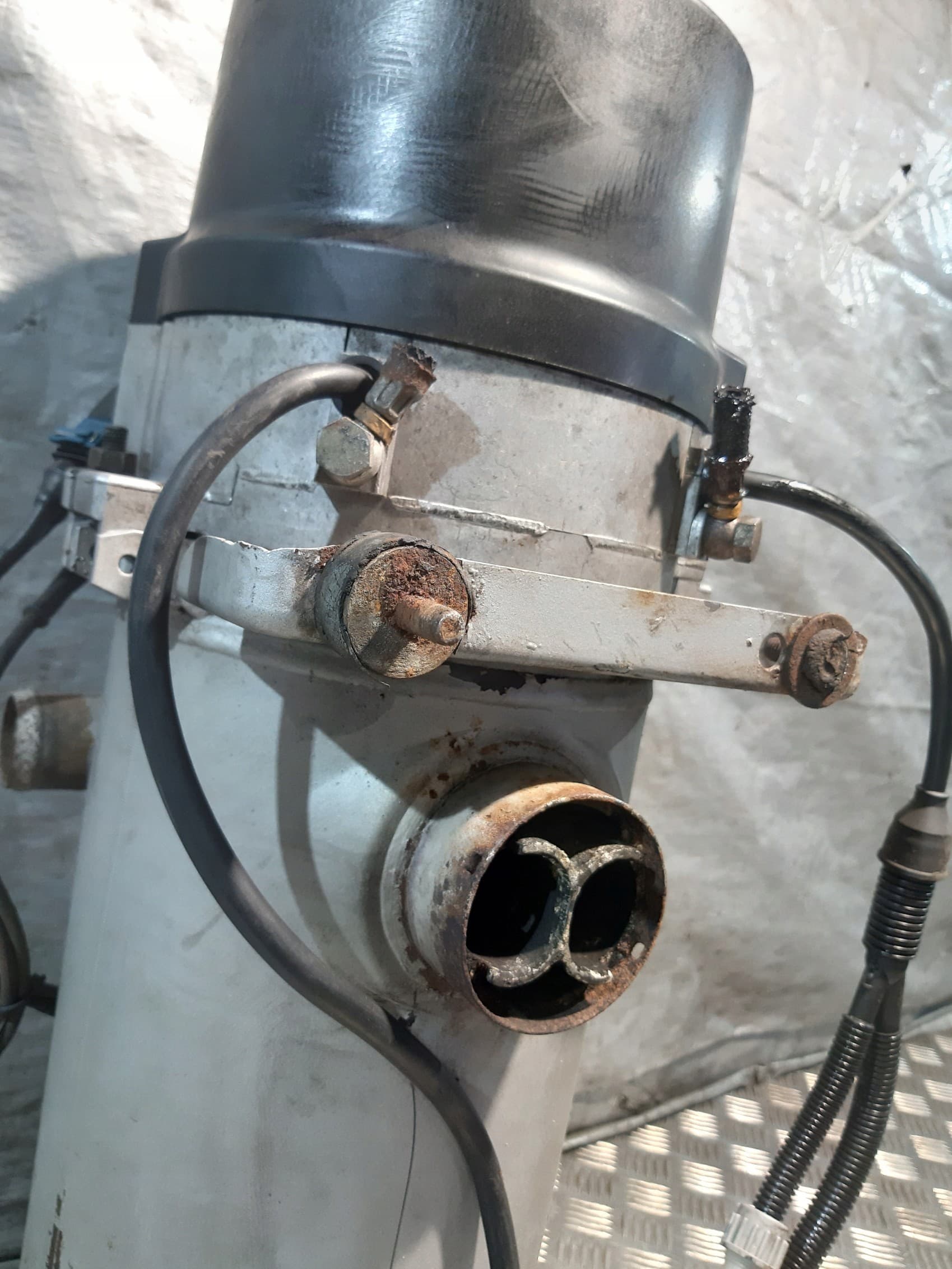 Calefactor estacionario Webasto Thermo 300 DW300 30KW usado 7