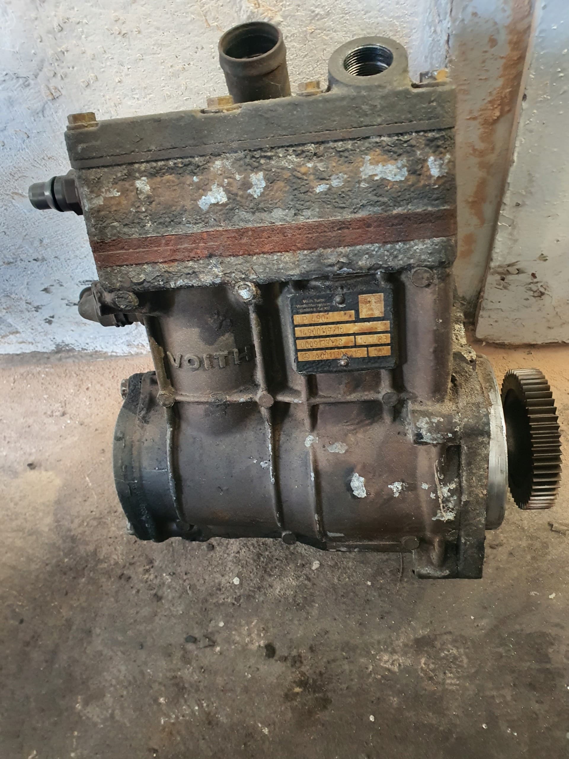Compresor de Aire Mercedes Actros MP4 Voith A0011306215 usado 2