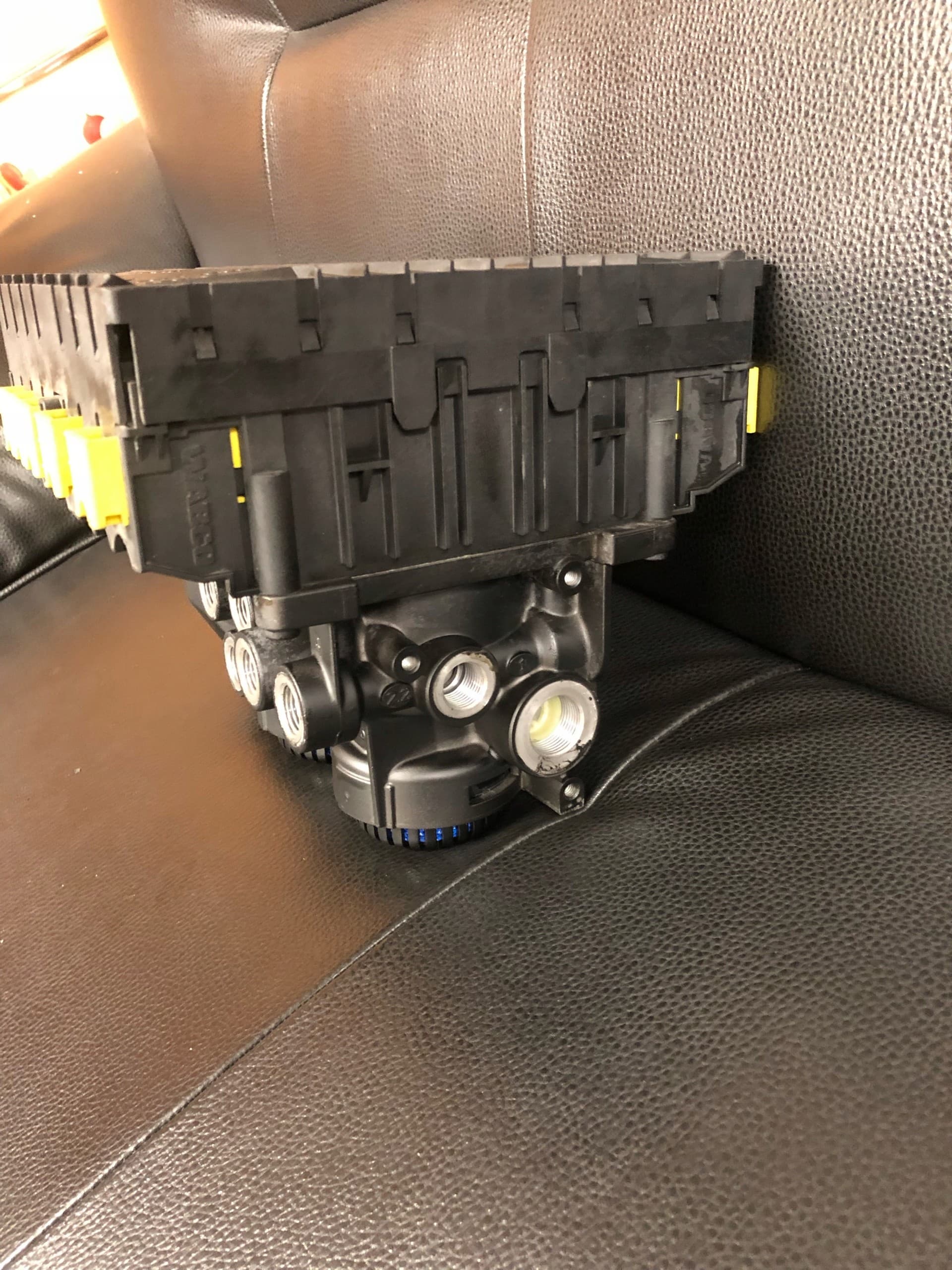 Válvula moduladora de remolque Wabco 4801020300 nuevo 7
