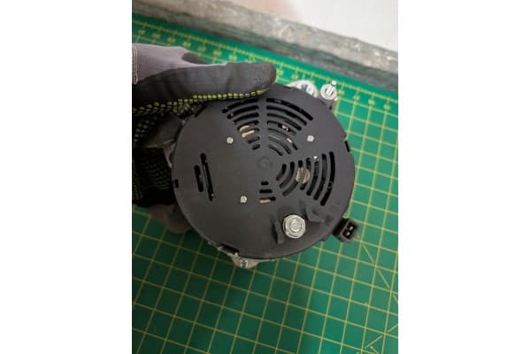 Alternador Hella 8EL 012 427-771 nuevo 10