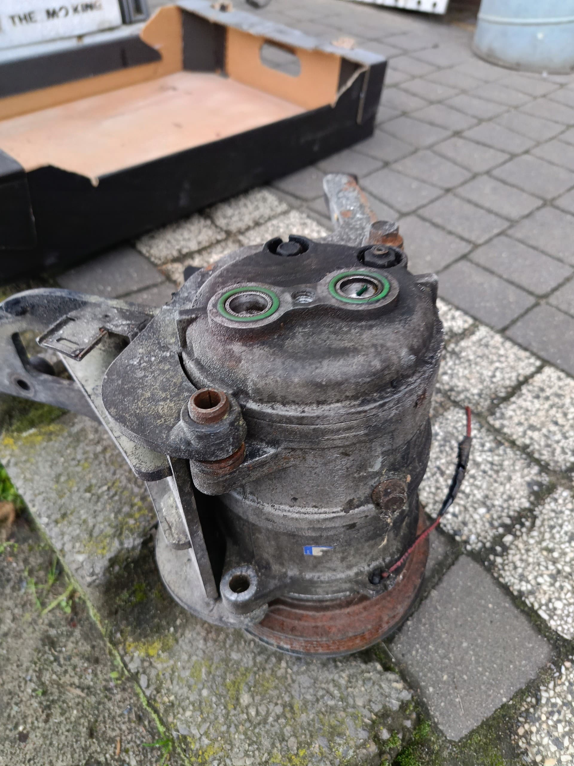 Soporte de compresor de aire acondicionado usado 3