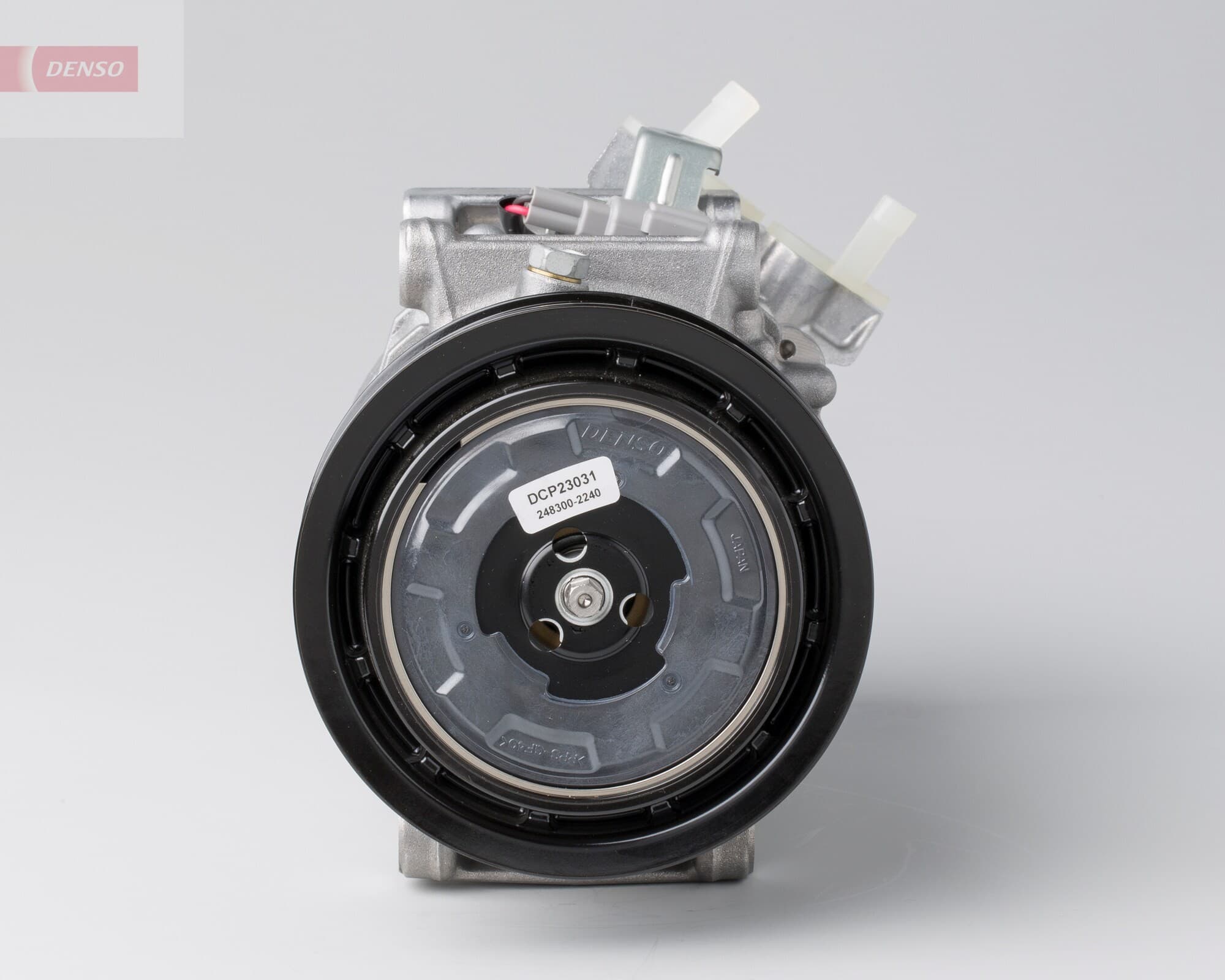 Compresor de aire acondicionado Denso DCP23031 usado 2