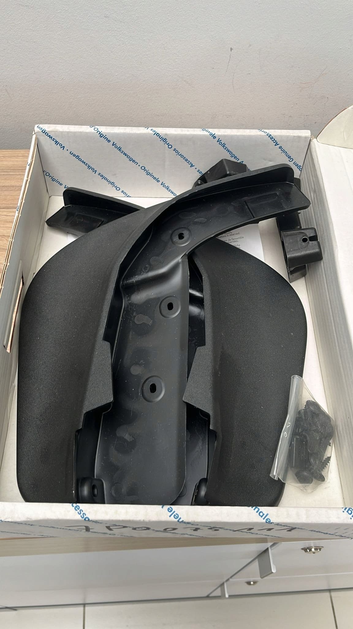 7P0075111 Guardabarros delanteros para VW Touareg (2010-2018) nuevo