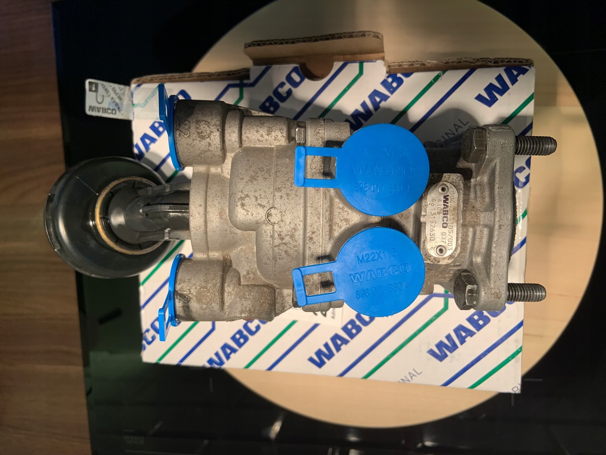 Válvula de freno principal Wabco 4613152630 para camiones nuevo 7
