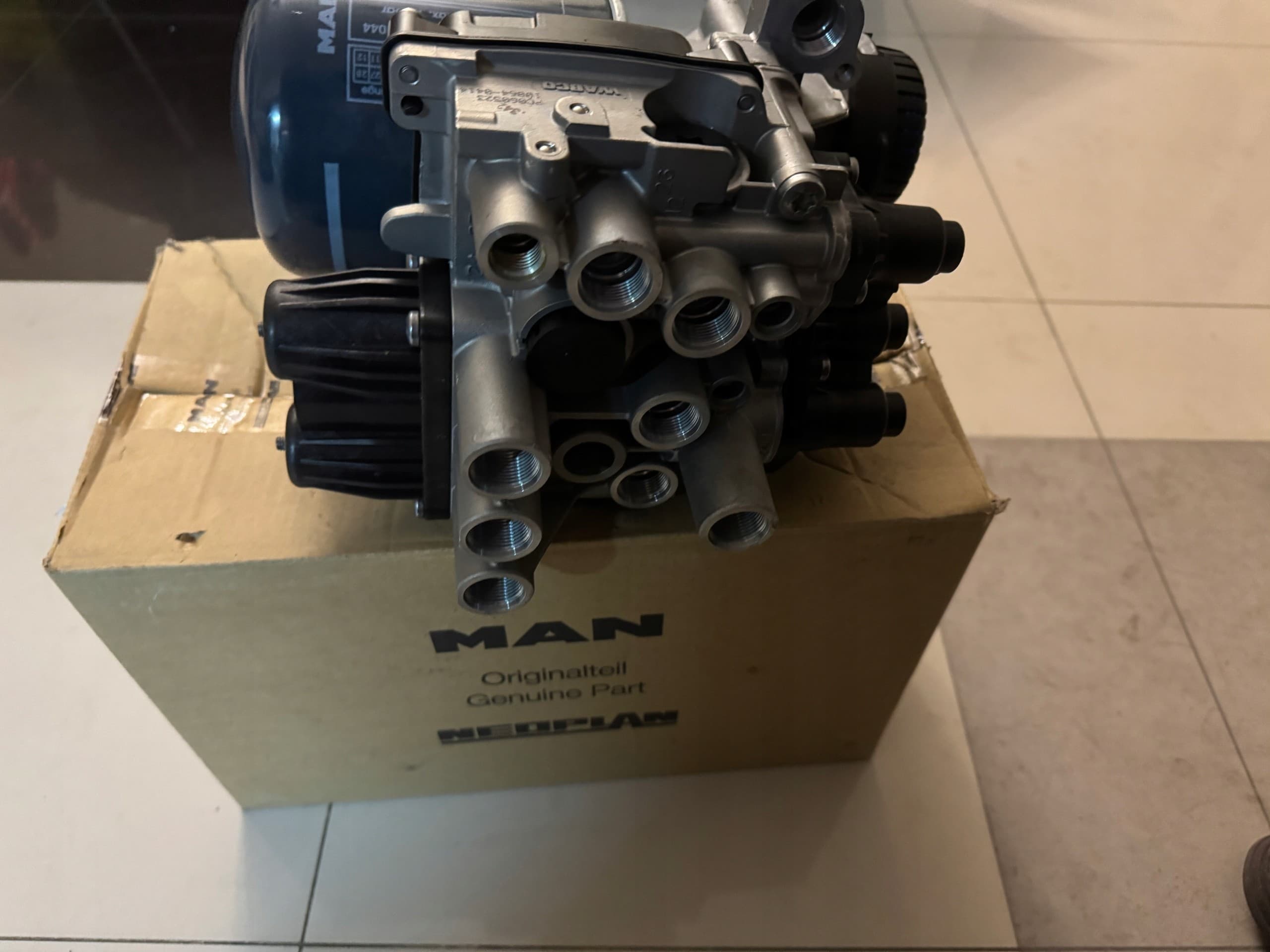 Válvula deshumidificadora Man Tgx Tgs TG3 81.52108-6038 nuevo