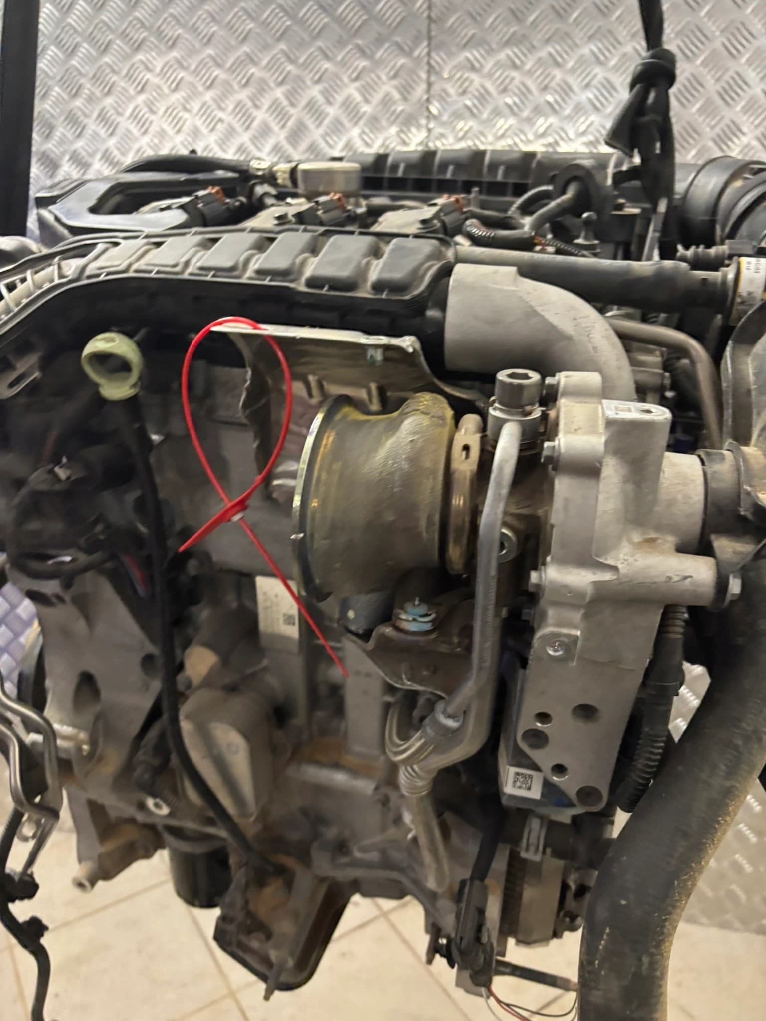 Motor Completo Citroën C5 Aircross 1.2THP HN05 32.000 km usado 4