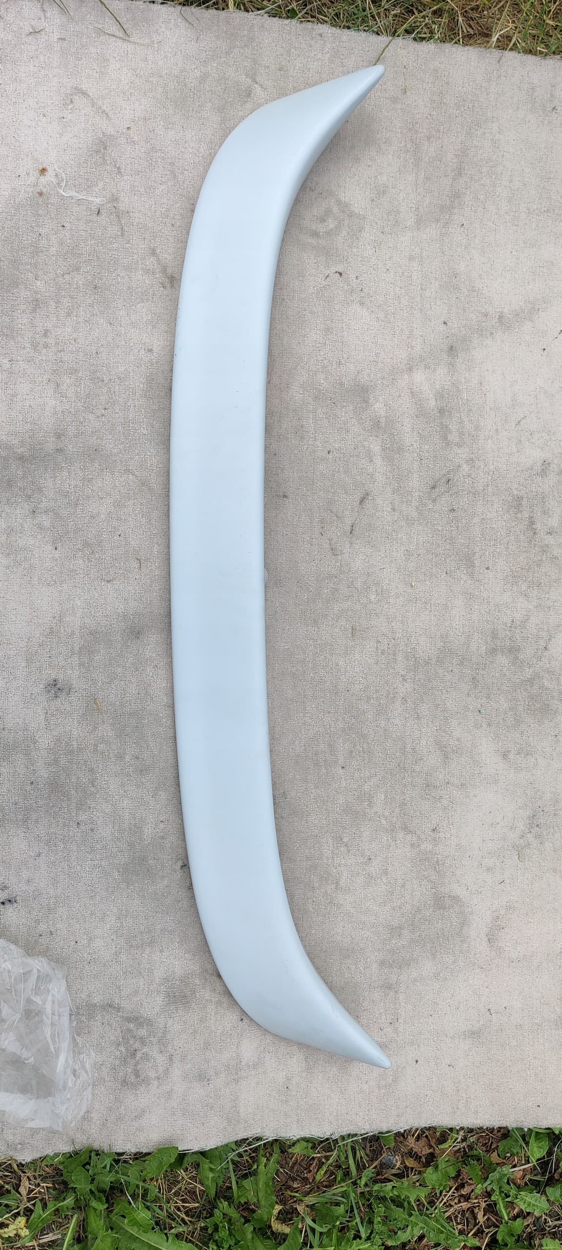 KE790-2F430 Spoiler trasero nuevo