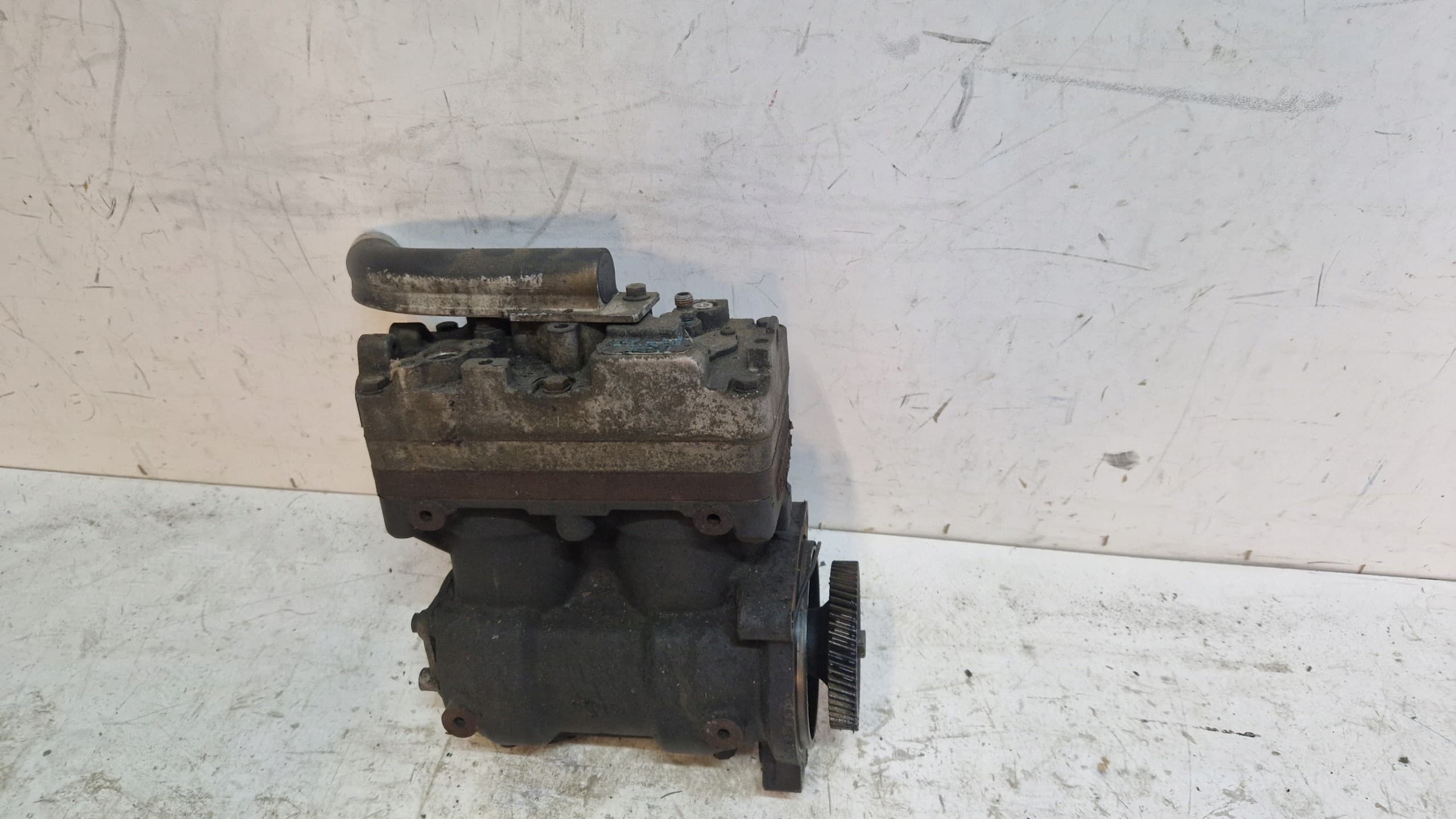 Compresor de aire Scania 1901246 usado 3
