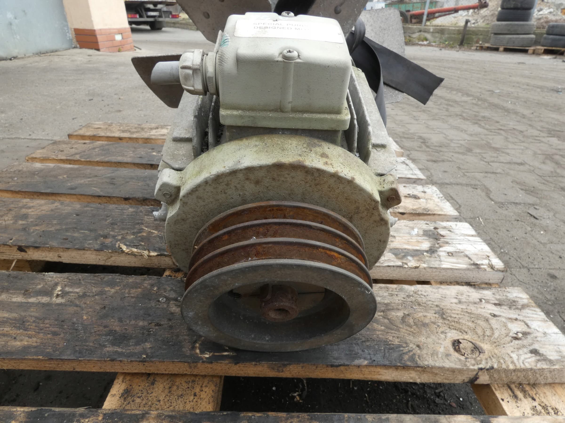 Motor Eléctrico Carrier LS112MUT 54-60000-03 5.70 KW usado 4