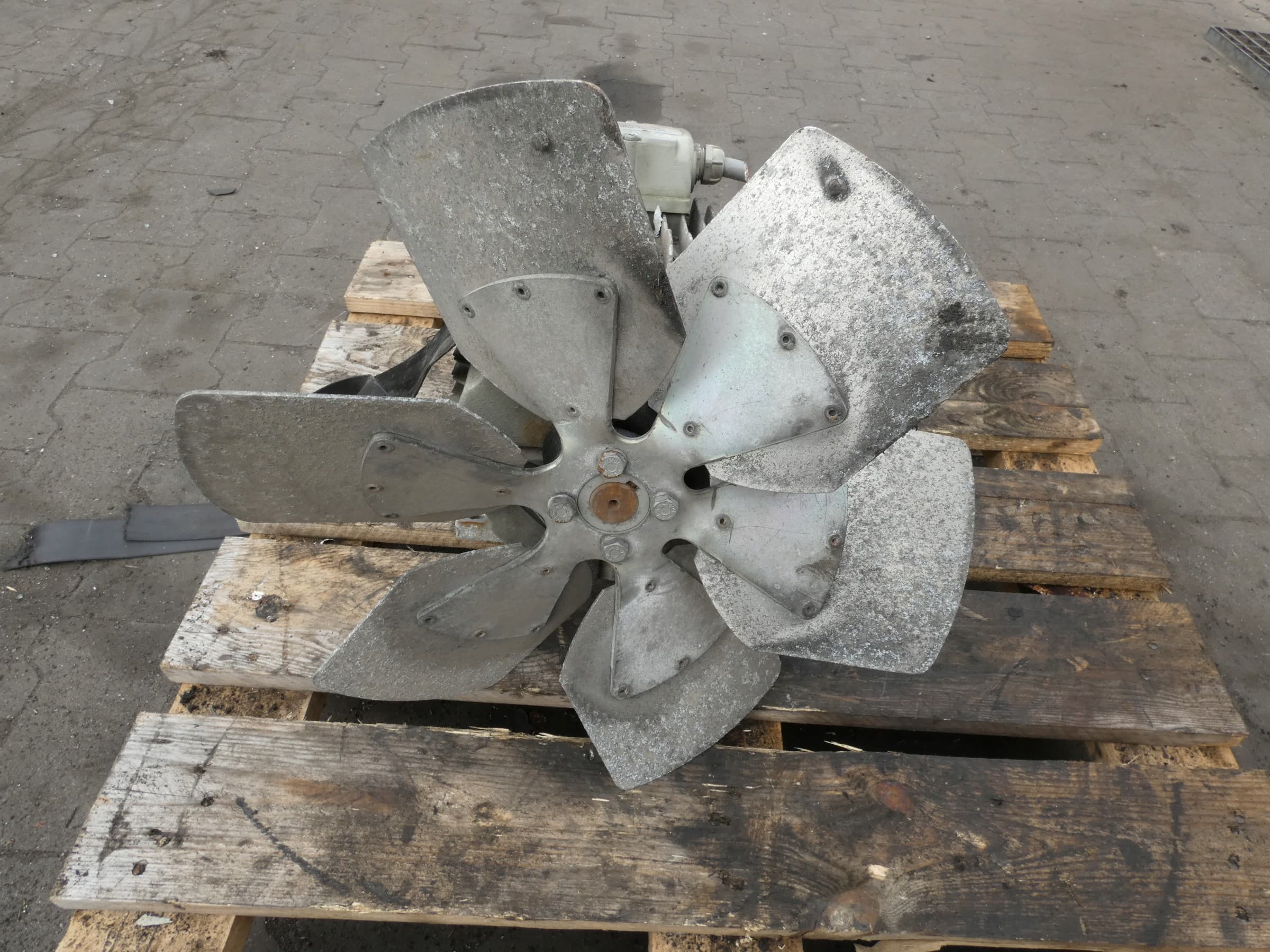 Motor Eléctrico Carrier LS112MUT 54-60000-03 5.70 KW usado 5