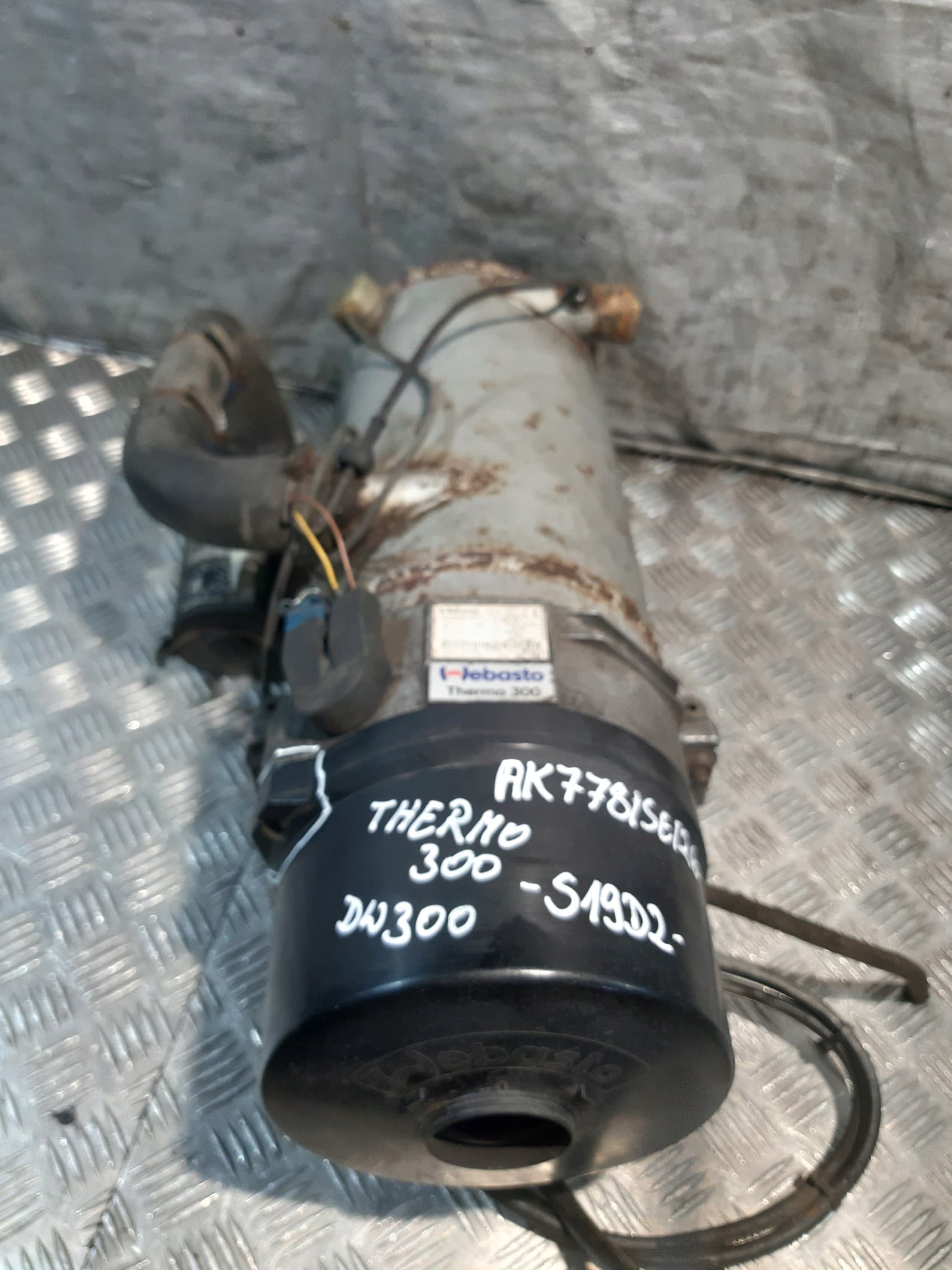 Calefactor estacionario Webasto DW 300 30KW 24V/110W 2bar usado 6