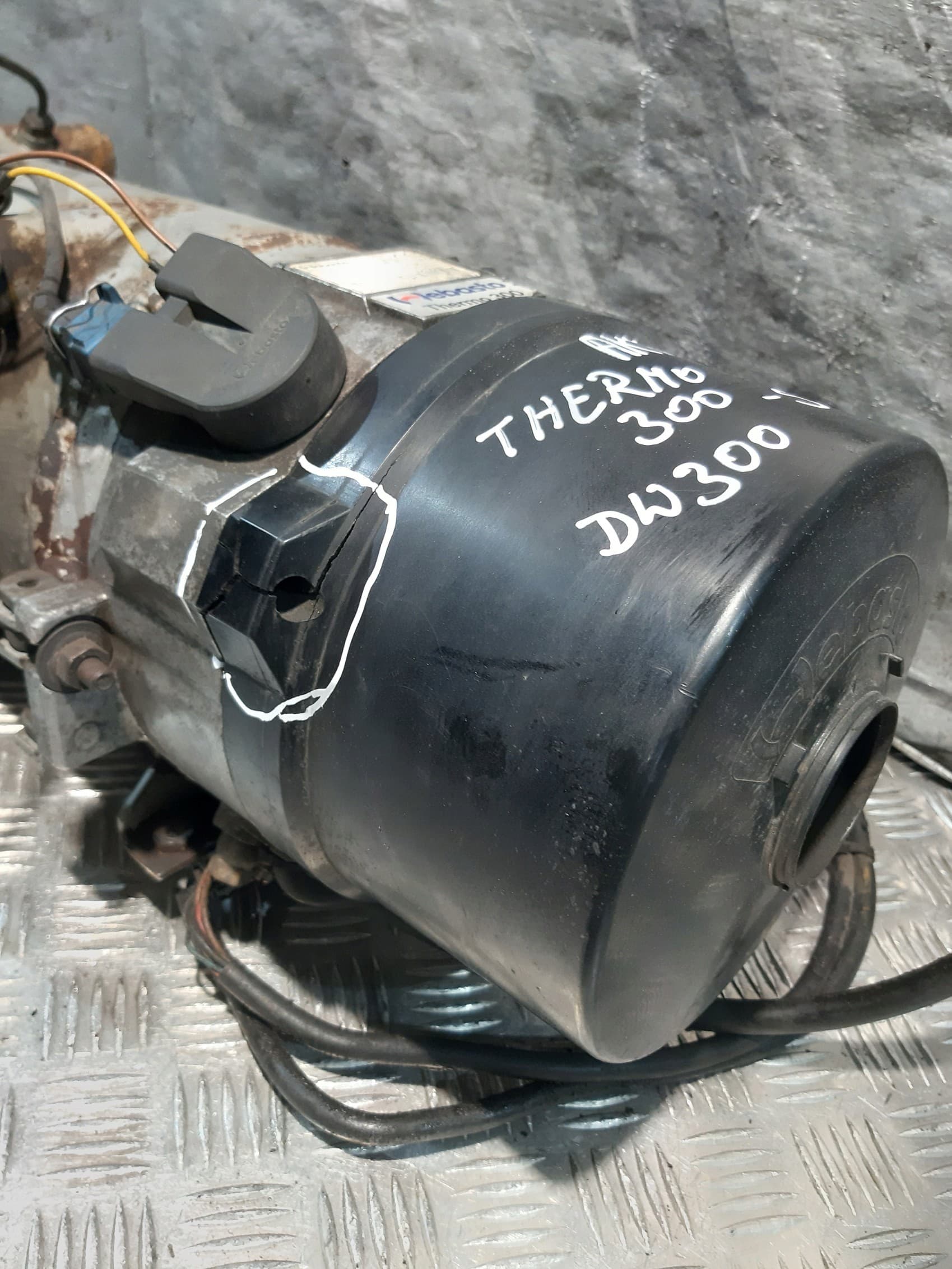 Calefactor estacionario Webasto DW 300 30KW 24V/110W 2bar usado 9