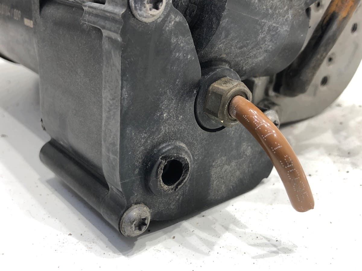 Compresor de suspensión A2133200104 usado 4