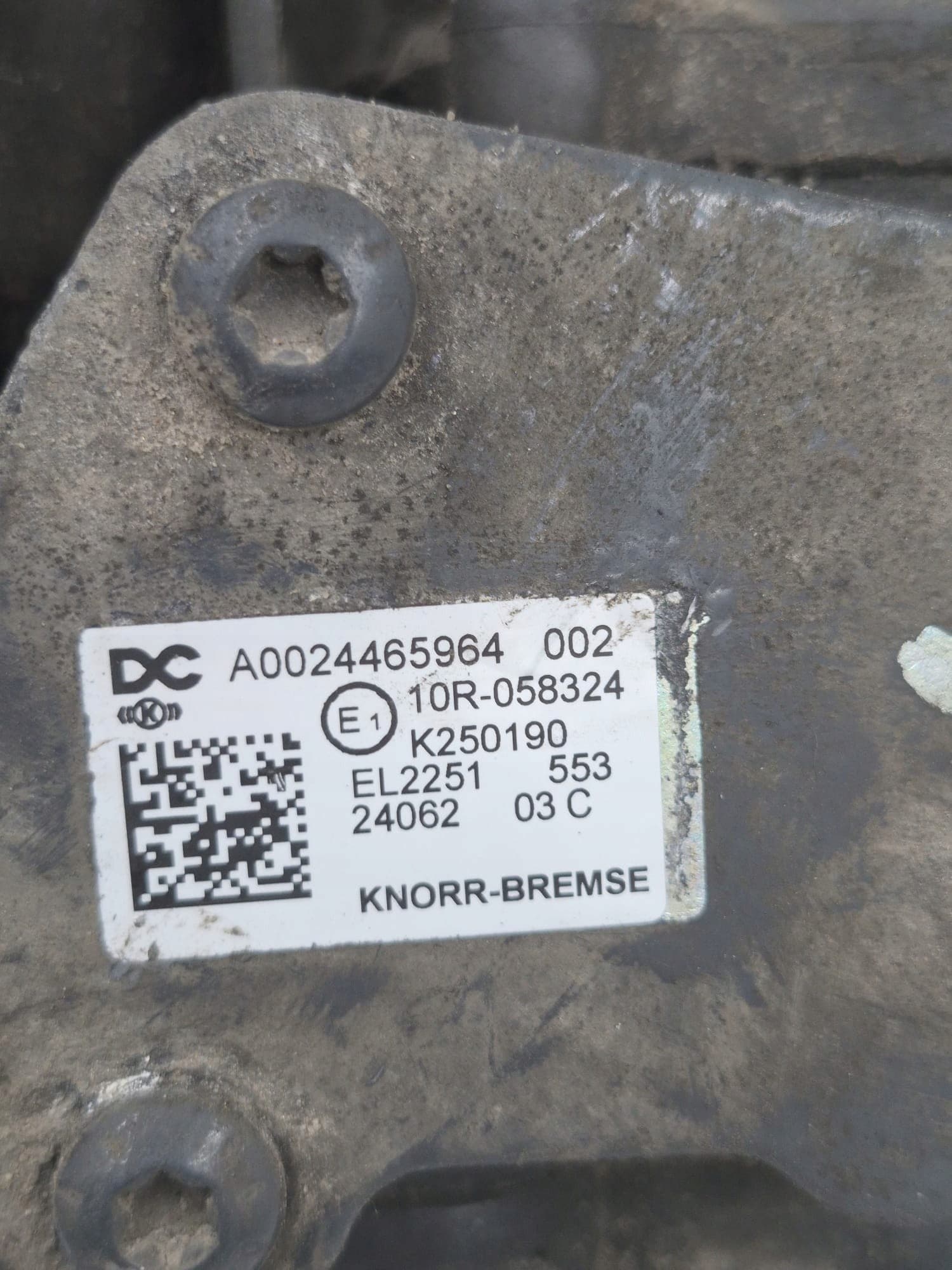 Base de Válvula Secadora Mercedes Actros MP5 A0024465964 usado 4