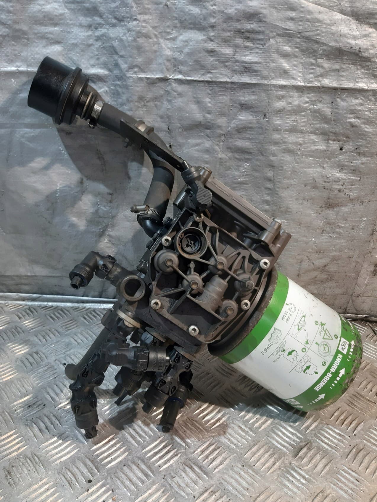 Unidad de Preparación de Aire Knorr-Bremse K020741X00 usado