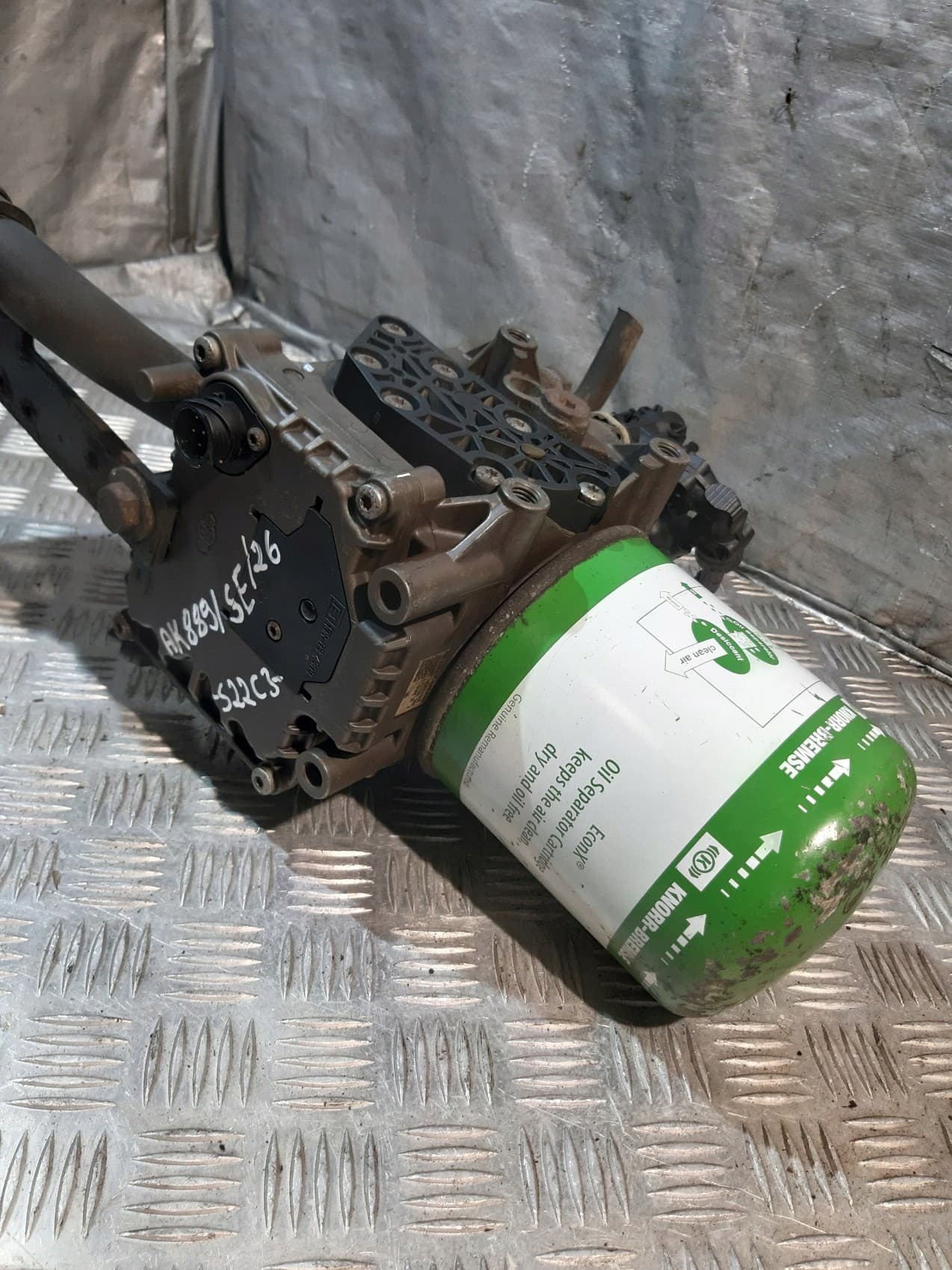Unidad de Preparación de Aire Knorr-Bremse K020741X00 usado 2