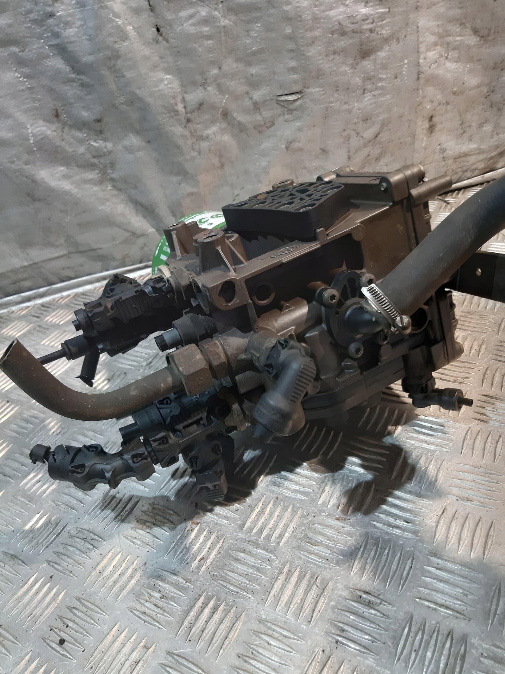Unidad de Preparación de Aire Knorr-Bremse K020741X00 usado 4