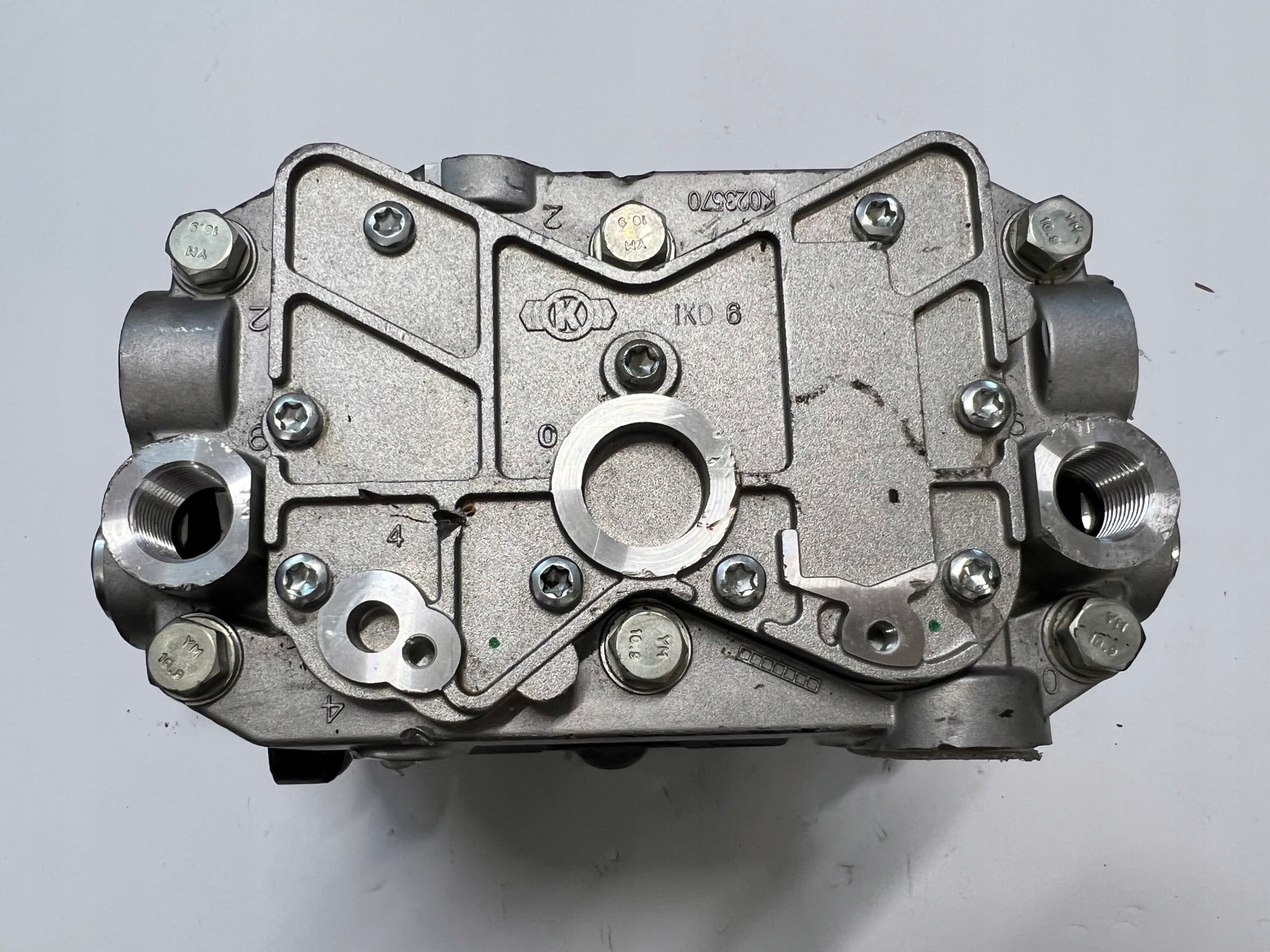 Compresor de freno de aire Iveco LK4935 / 504293730 usado 8