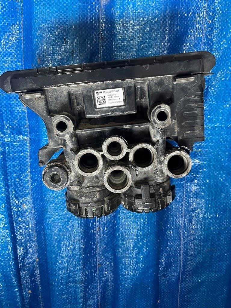 Válvula moduladora Ebs Man Tgs Tgx 81521066069 K050210 nuevo 2