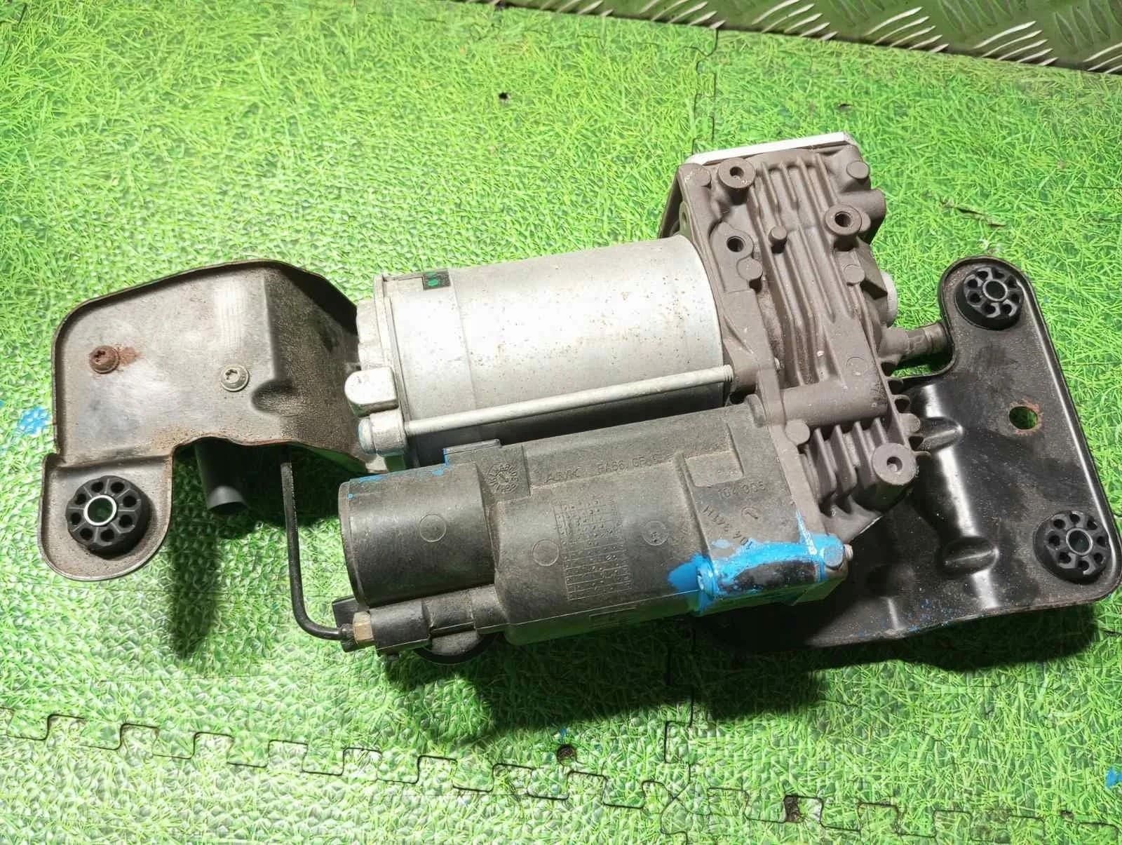 Compresor de suspensión BMW X5 (E70) 4.4L gasolina 408kW 2012 usado