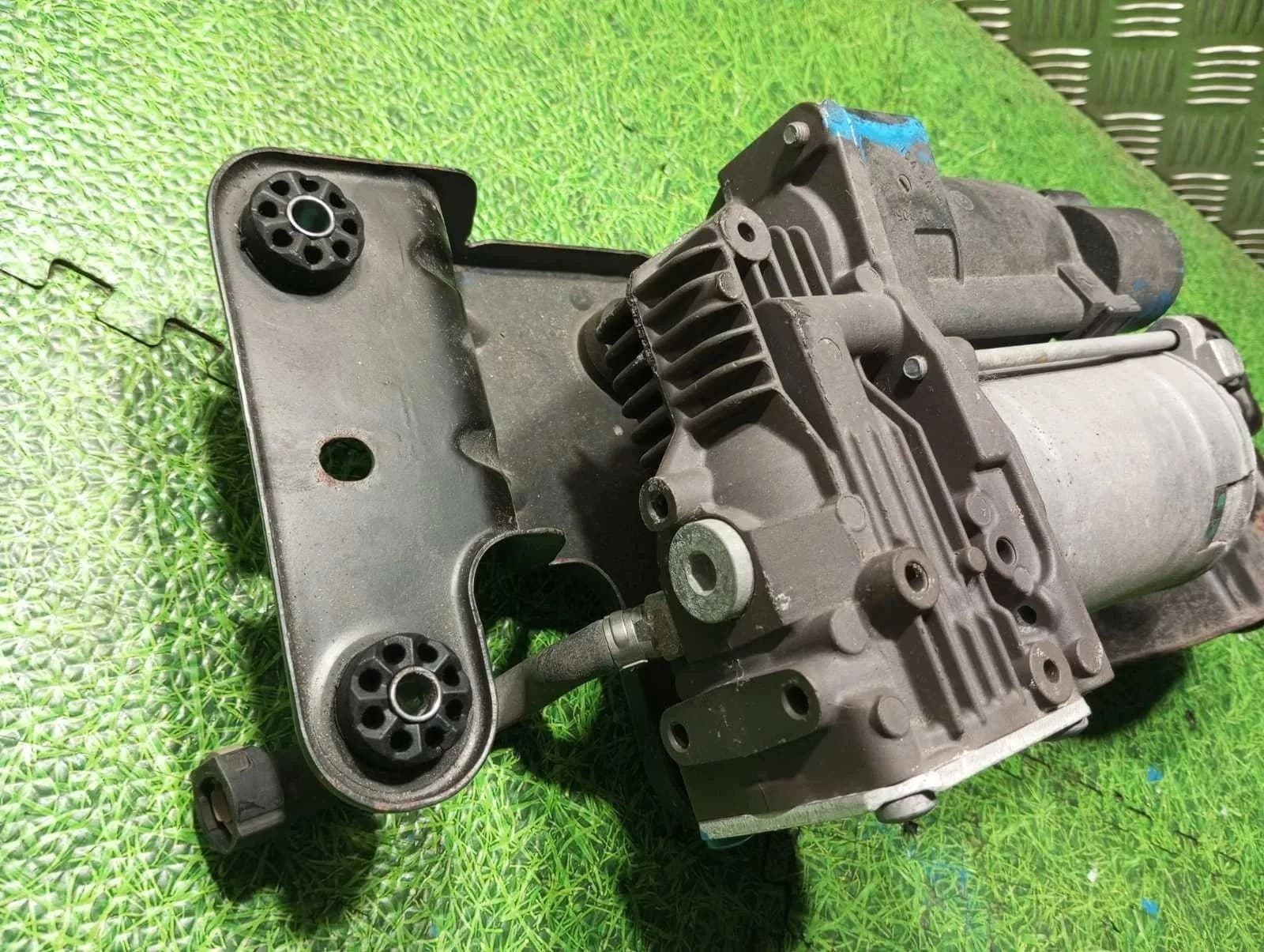 Compresor de suspensión BMW X5 (E70) 4.4L gasolina 408kW 2012 usado 4
