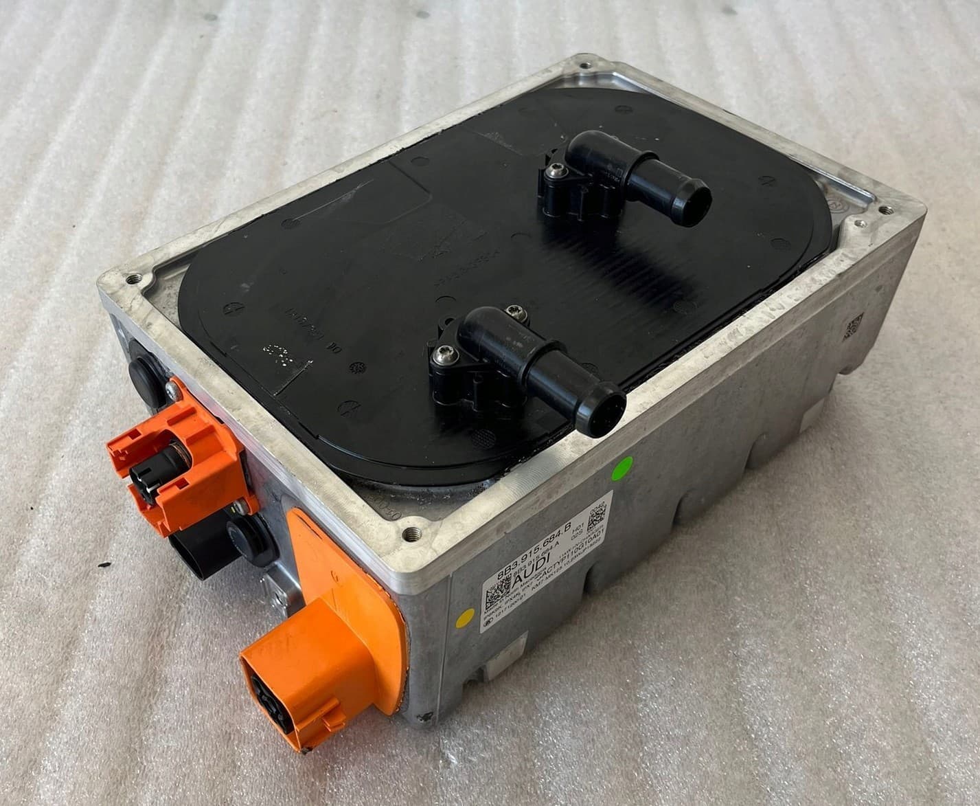 Cargador de batería Audi 8B3915684B usado